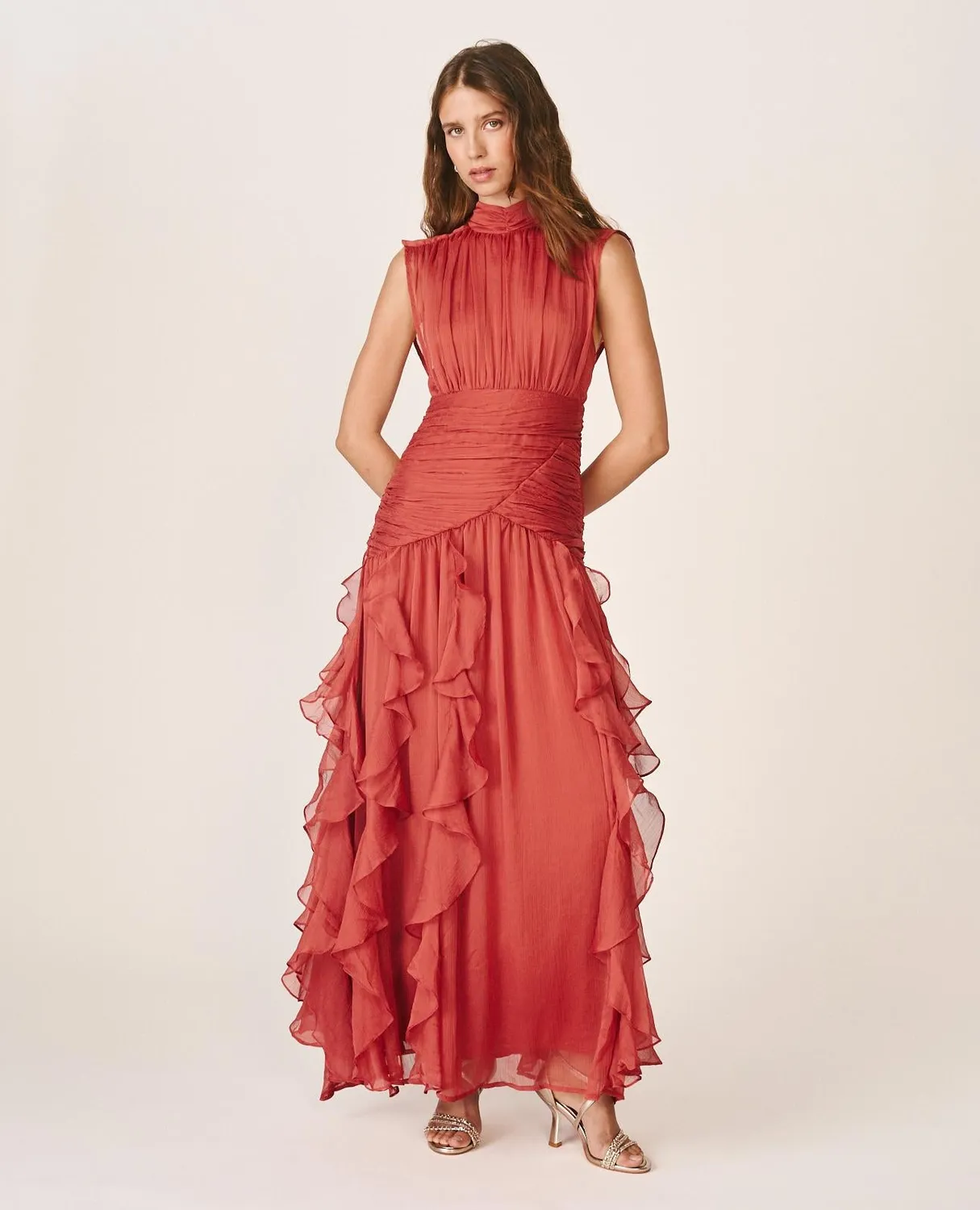 Alma en Pena I26CL0244 robe longue rose volants plissés