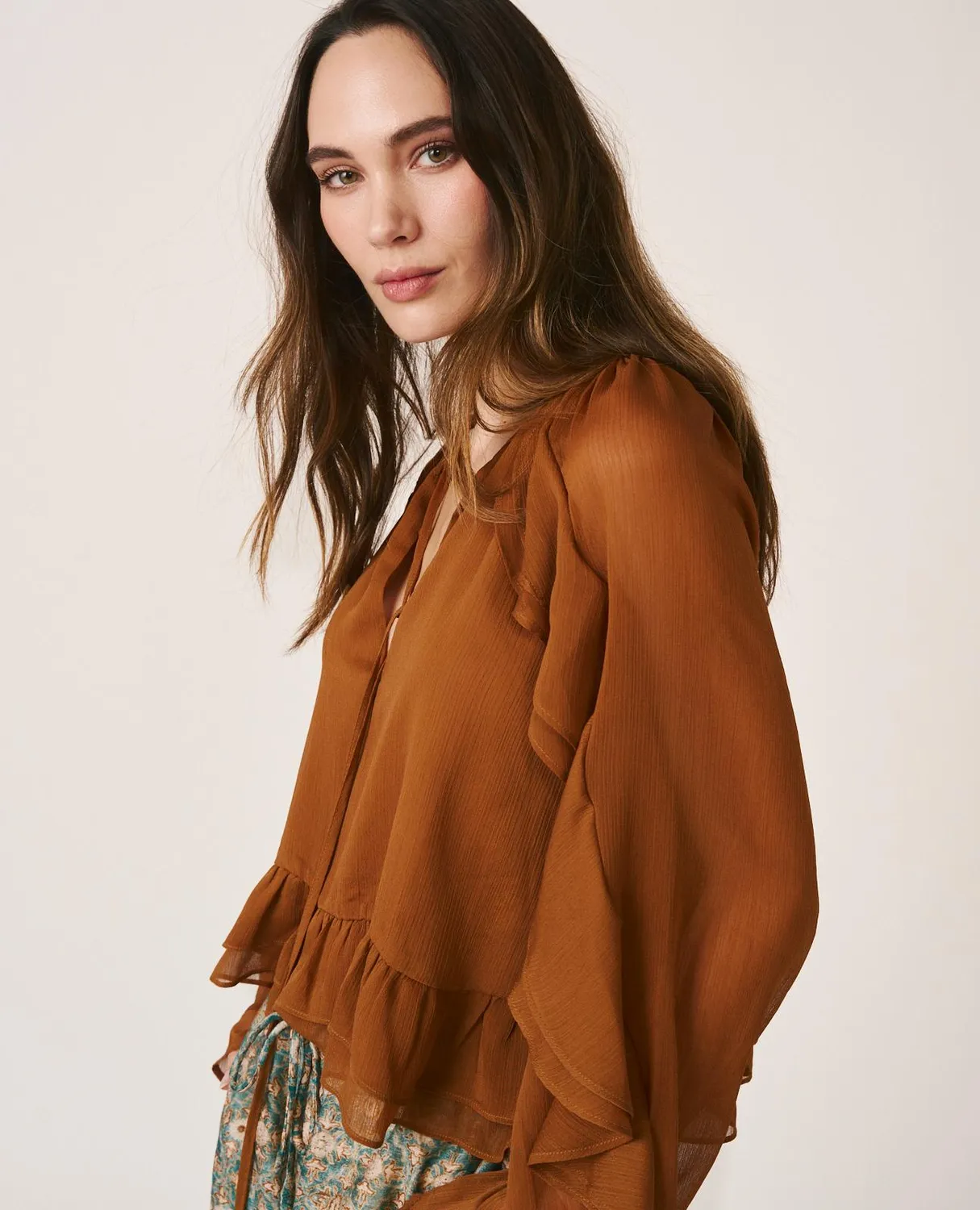 Alma en Pena V26CL0506 blouse marron à volants gaze