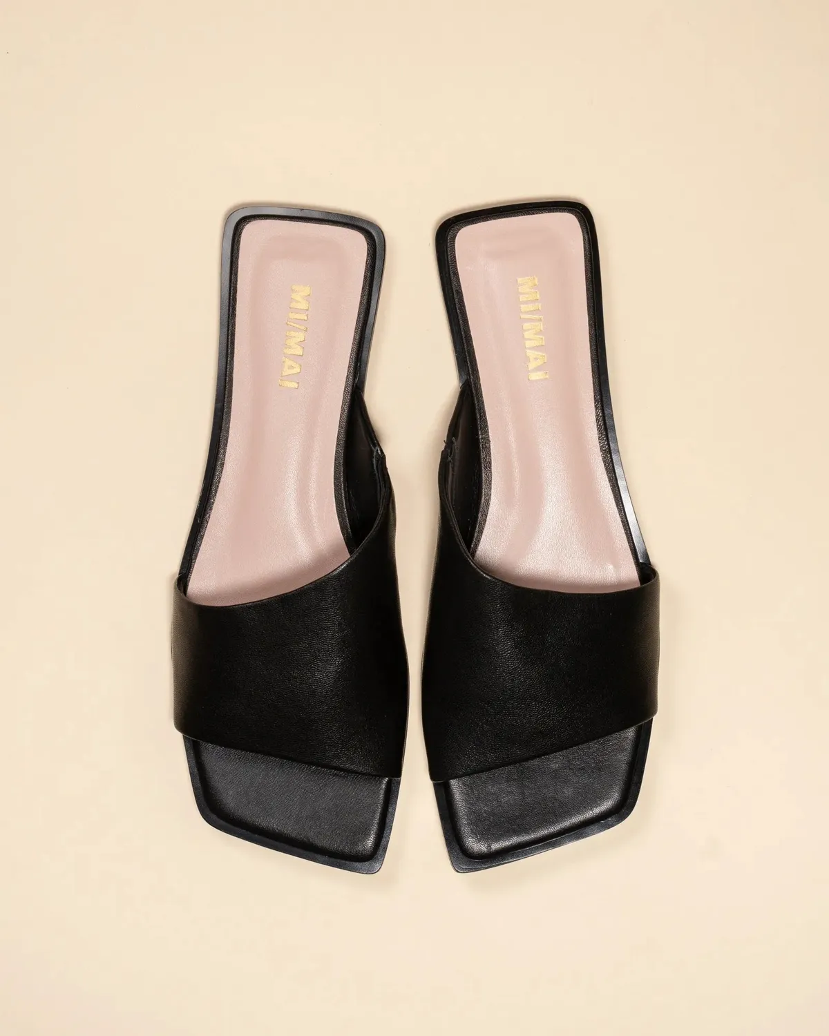 Mi/Mai Eero Black mules plates cuir noir bride large
