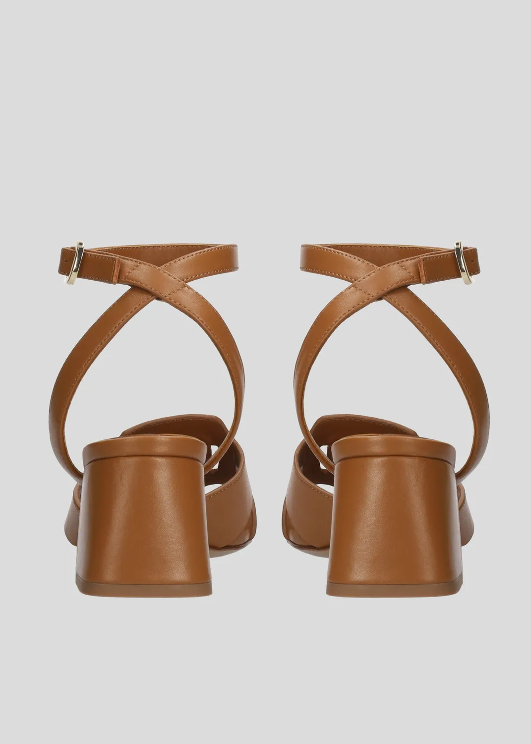 Lola Cruz Cuirine sandales camel cuero talon moyen