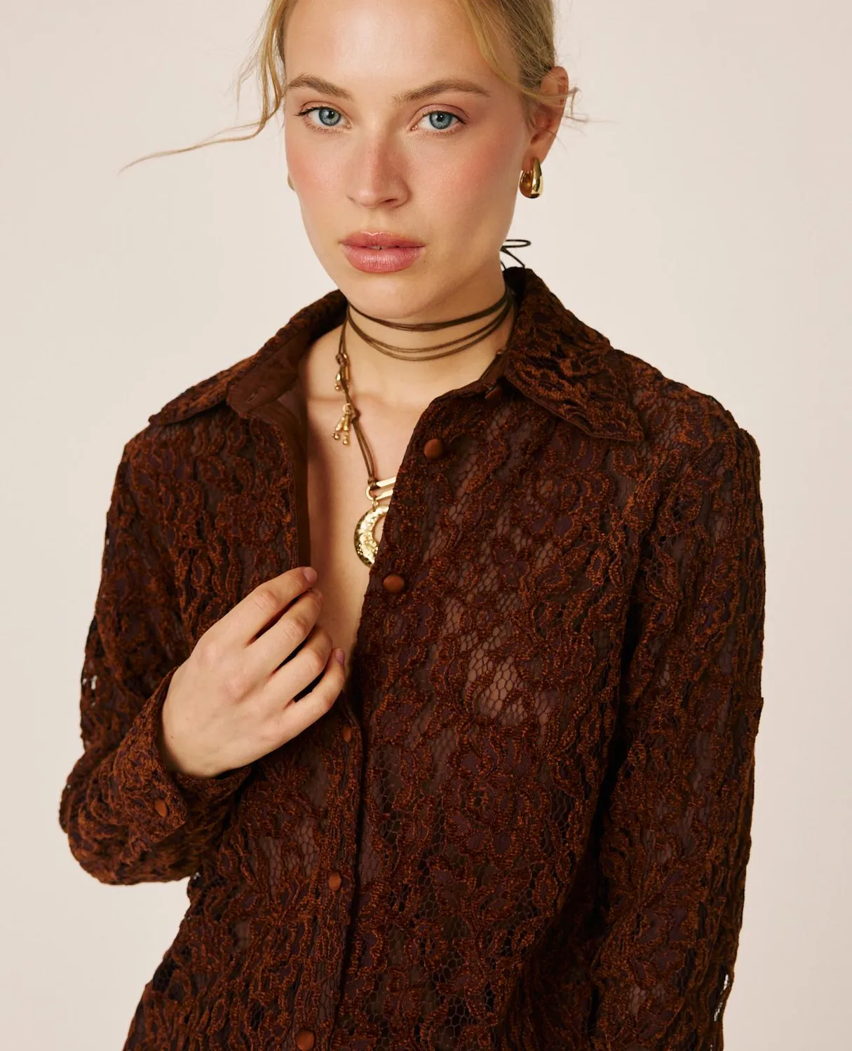 Alma en Pena I26CL0406 blouse dentelle marron