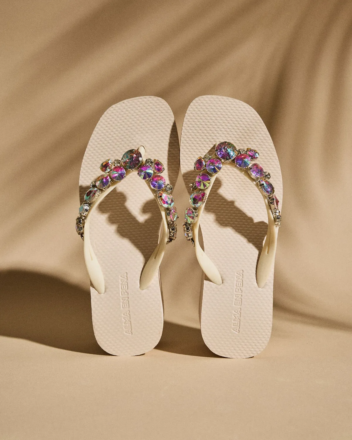 Alma en Pena V251997 tongs blanc strass semelle 4,5 cm