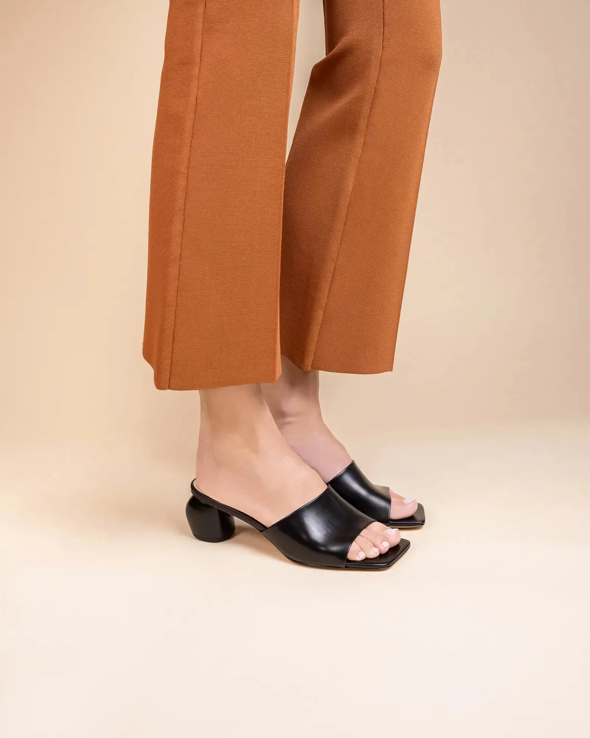 Mi/Mai Gemma Low Black Mat mule cuir noir talon 5 cm
