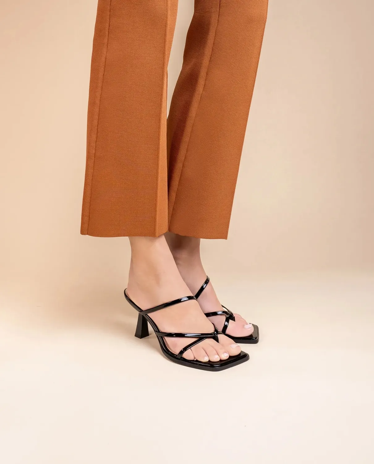 Mi/Mai Misty Black Patent mule vernie bout carré