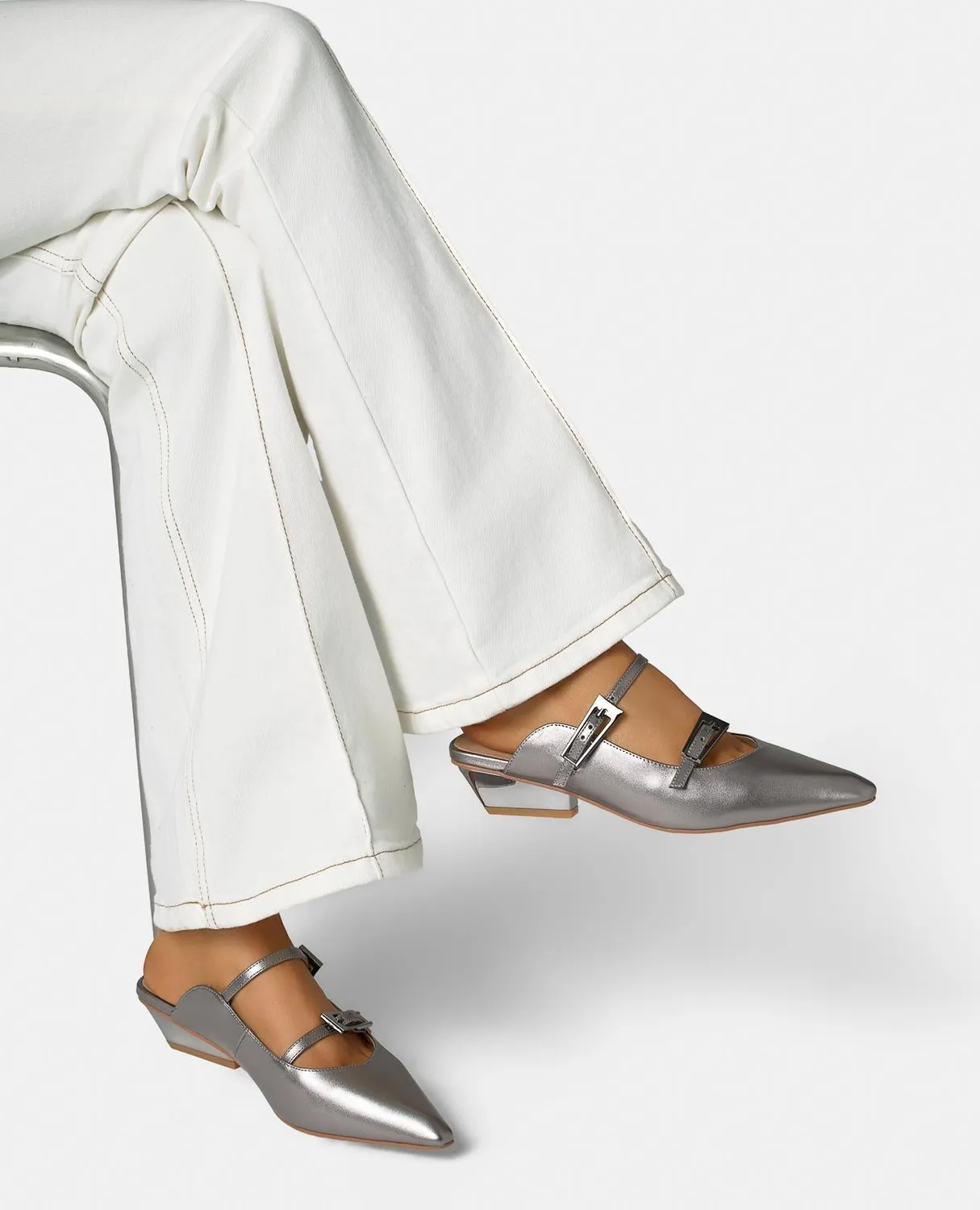 Alma en Pena V260751 mule cuir argenté talon 5 cm