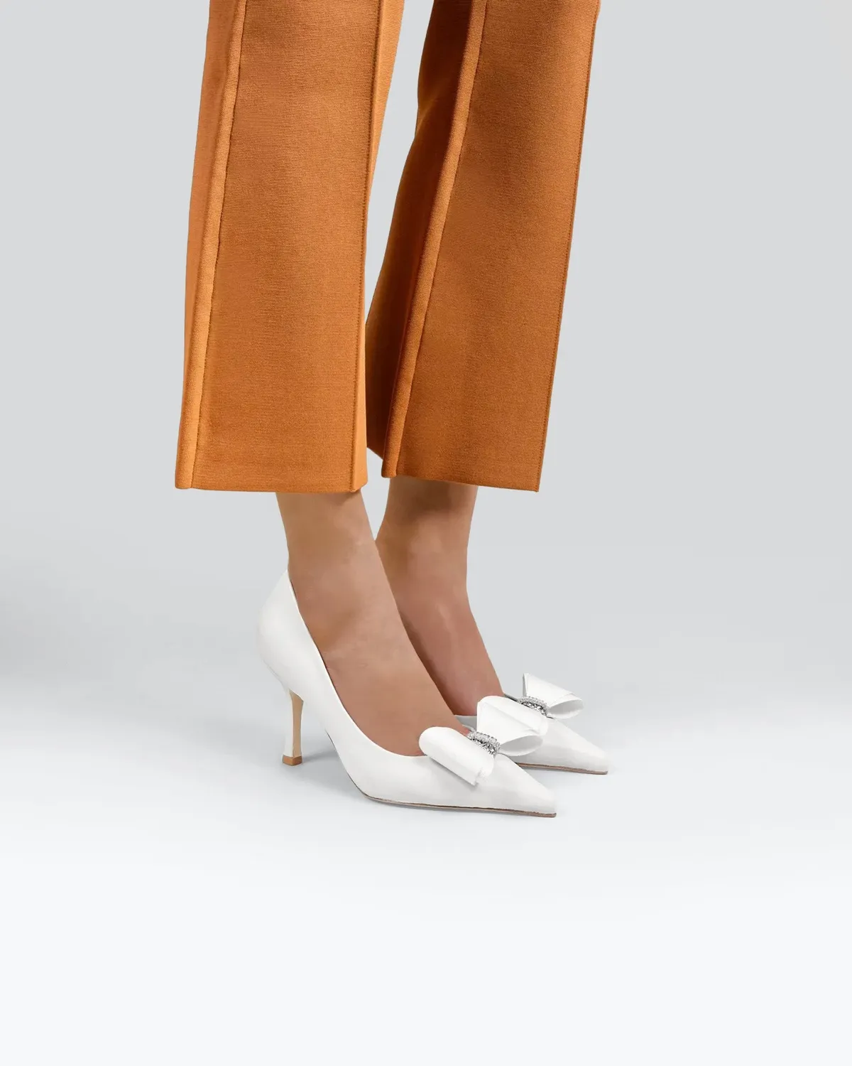 Mi/Mai Iris White Leather escarpins blancs strass noeud