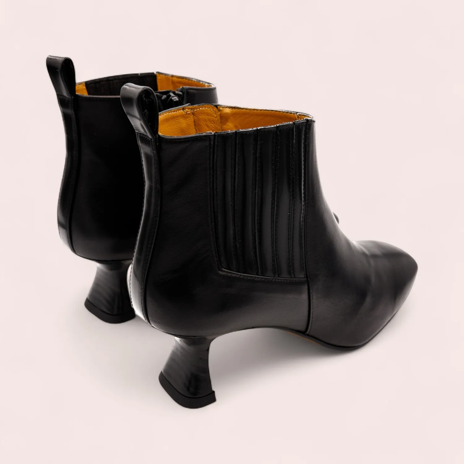 Karine Arabian Naïri bottine cuir noir talon 50mm