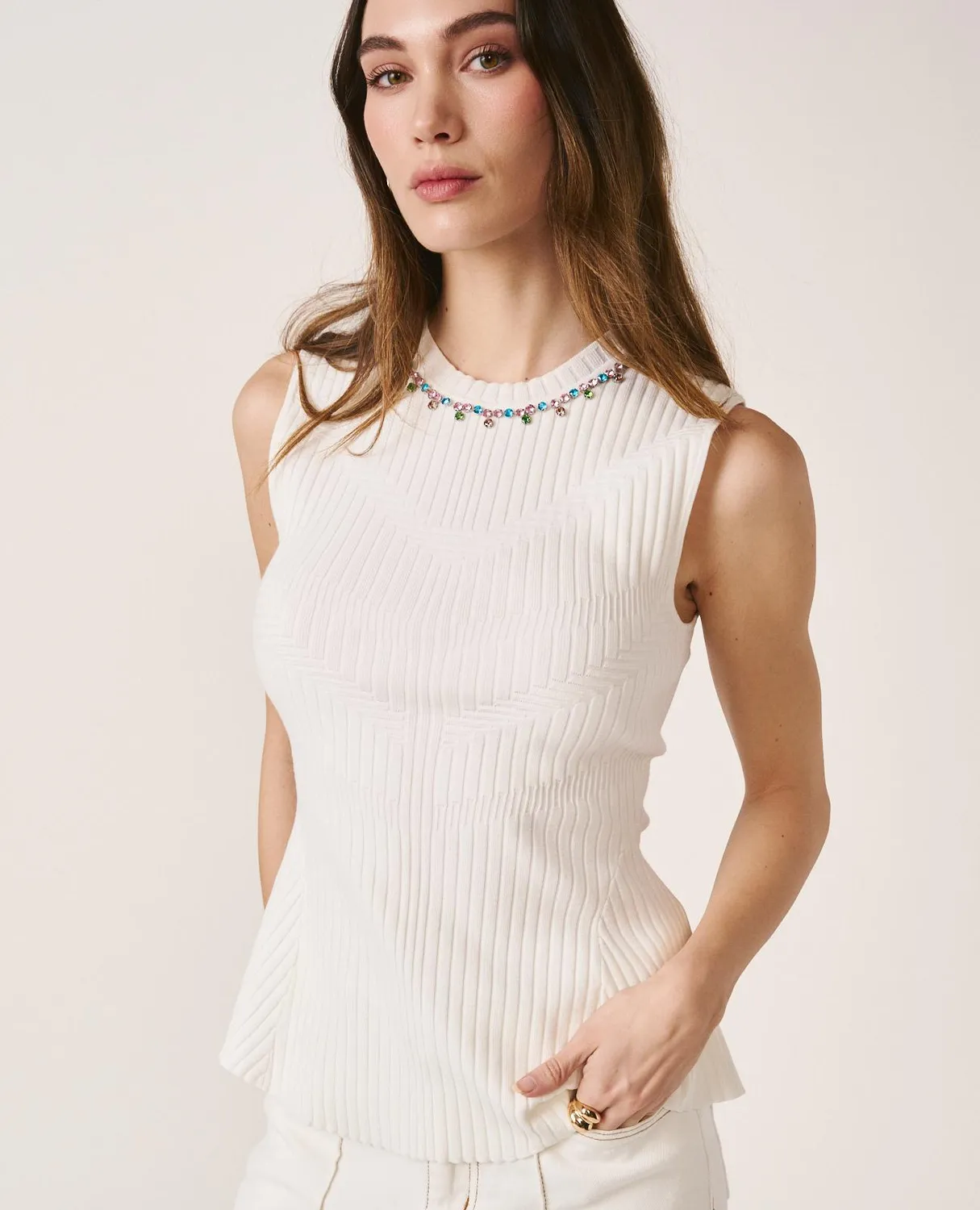 Alma en Pena V26CL0626 top blanc peplum brodé