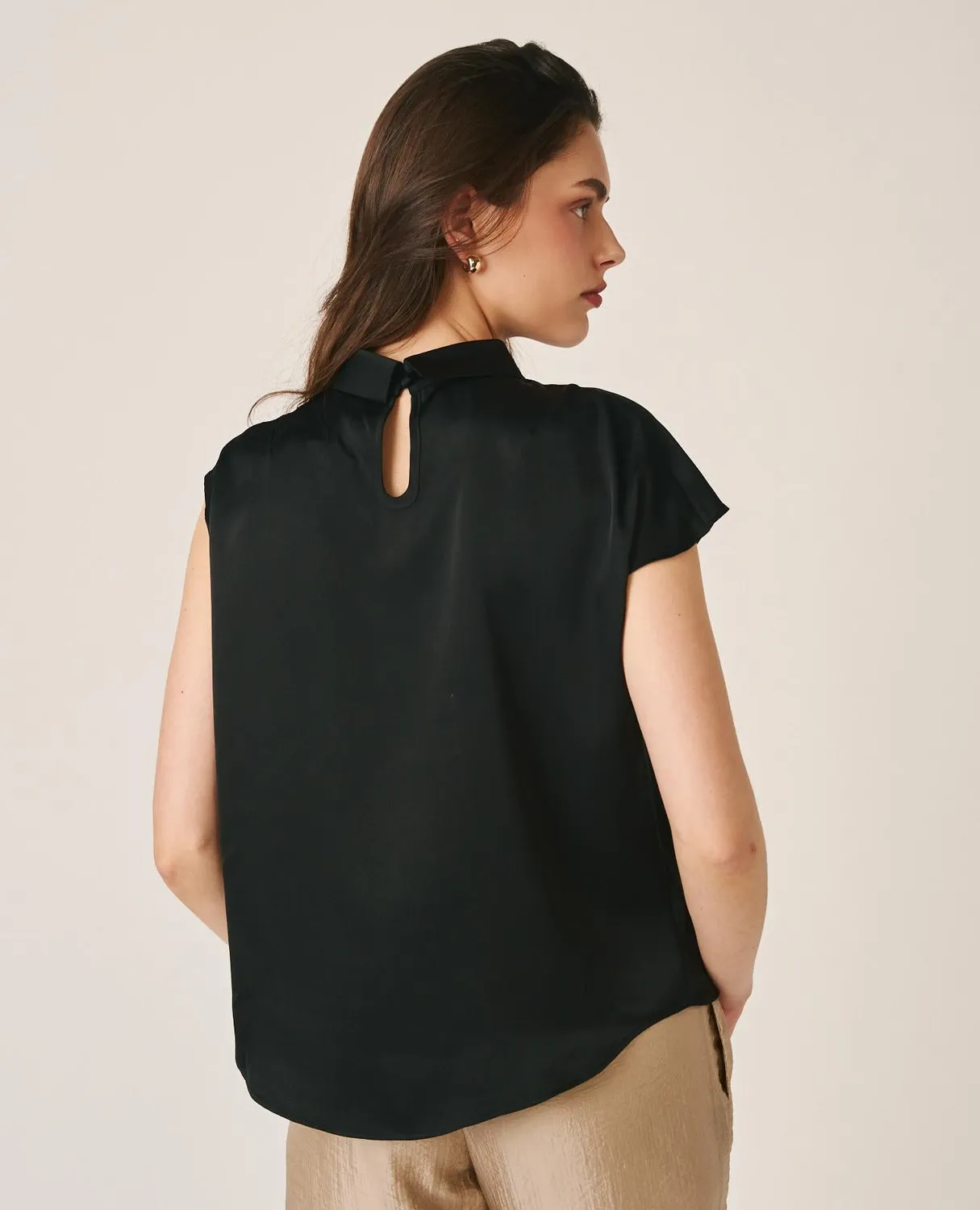 Alma en Pena V26CL0516 blouse satin noire sans manches