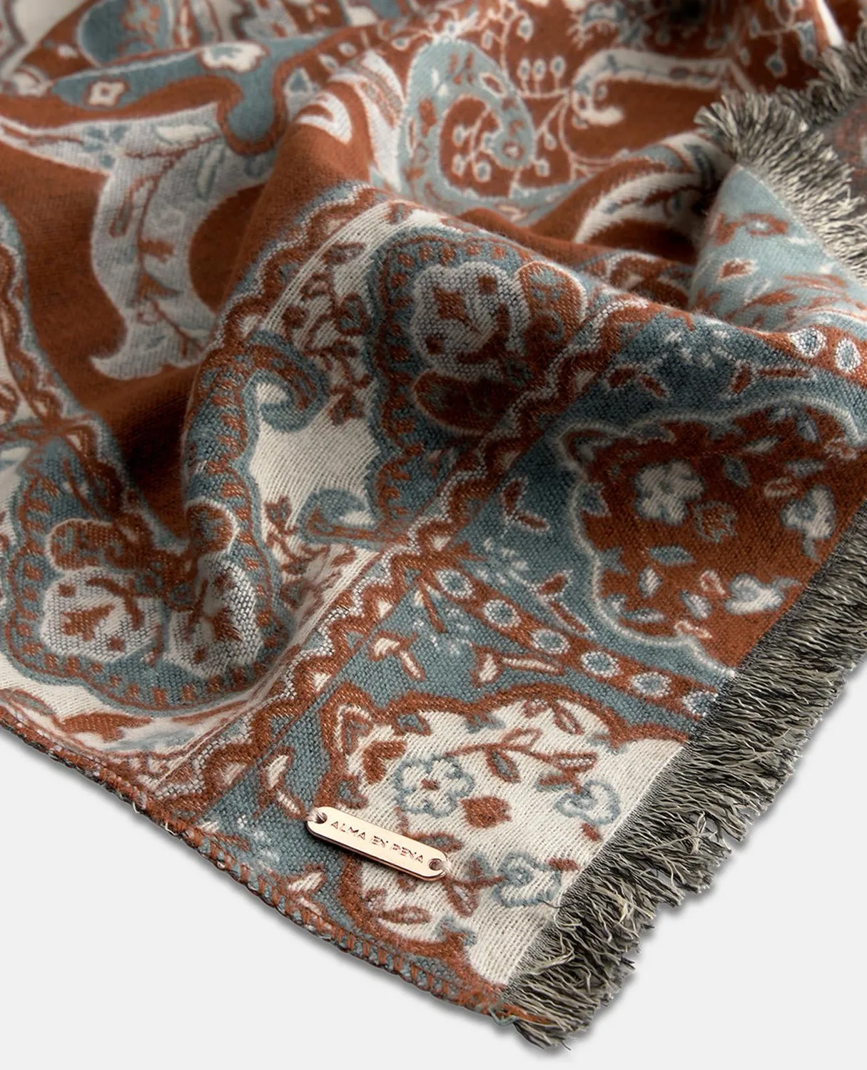 Alma en Pena I26AC014 écharpe paisley marron