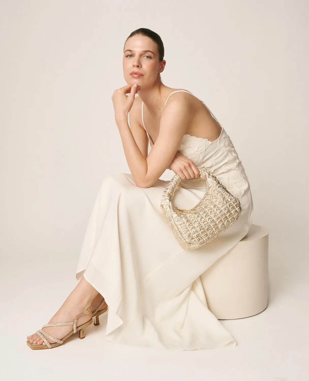 Alma en Pena V26BG024 sac bandoulière cuir doré relief