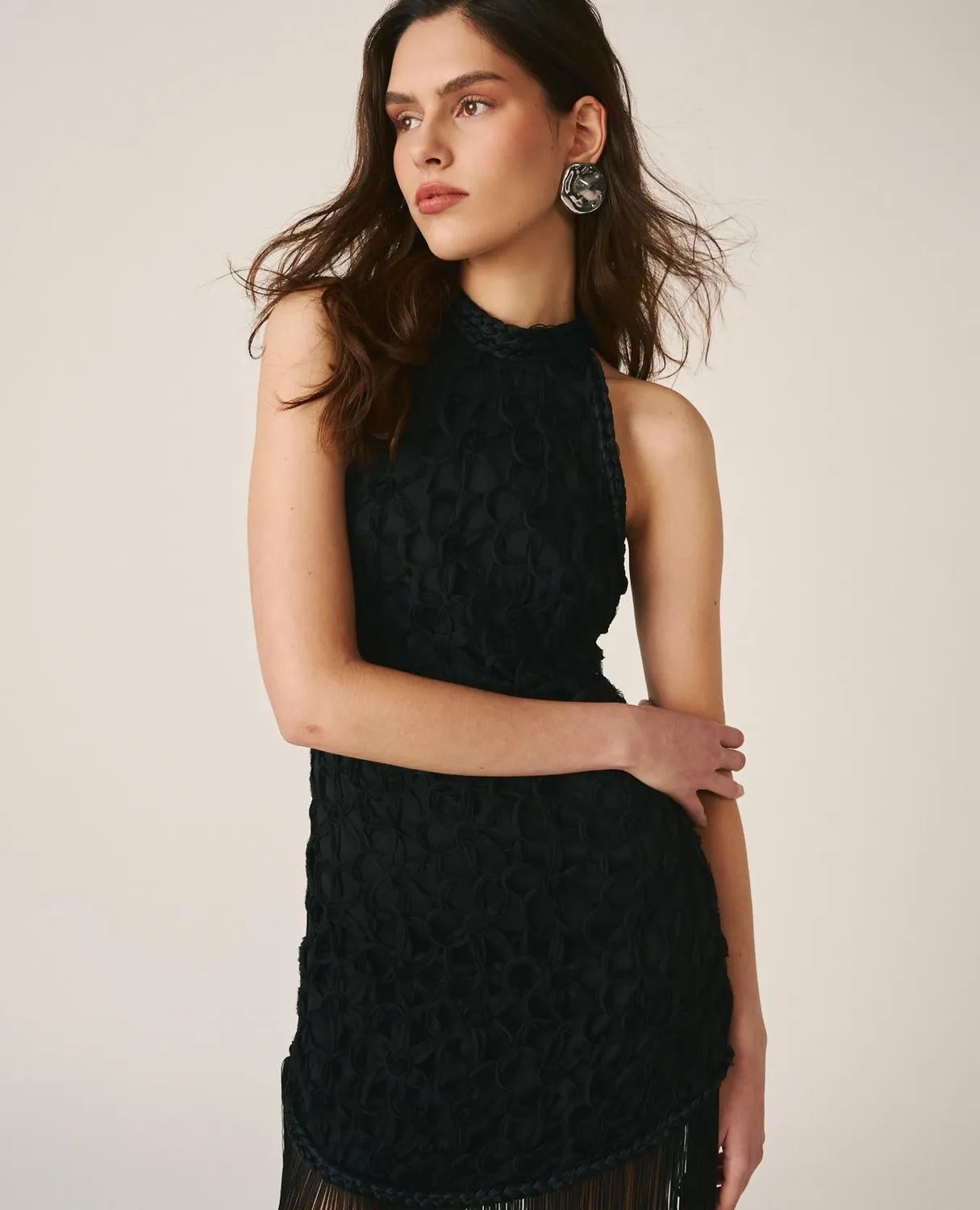 Alma en Pena V26CL0210 robe noire halter tressée