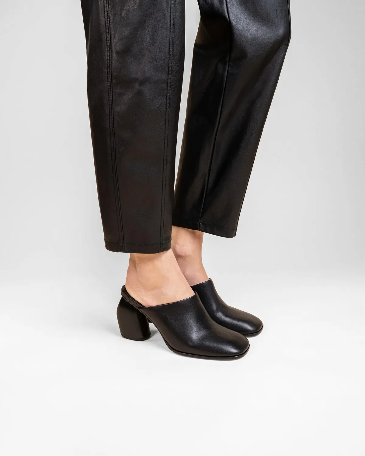 Mi/Mai Junya Black sabots cuir noirs talon 8 cm