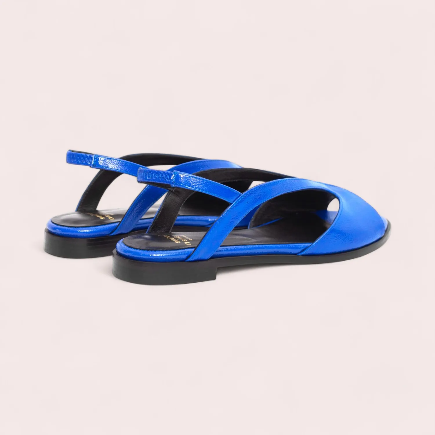 Karine Arabian Yoni sandale plate cuir bleu électrique