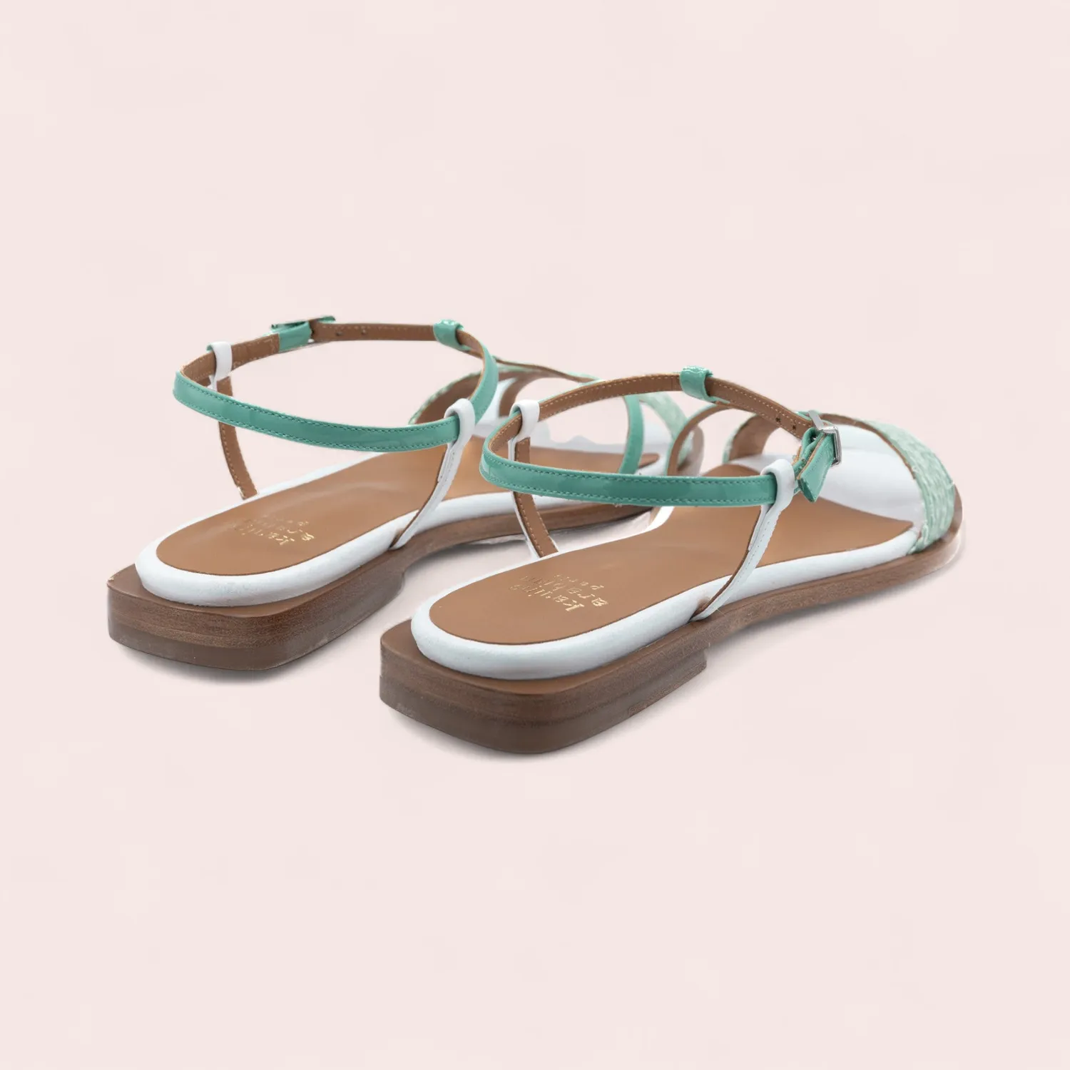 Karine Arabian CARLA sandale plate vert cuir lisse