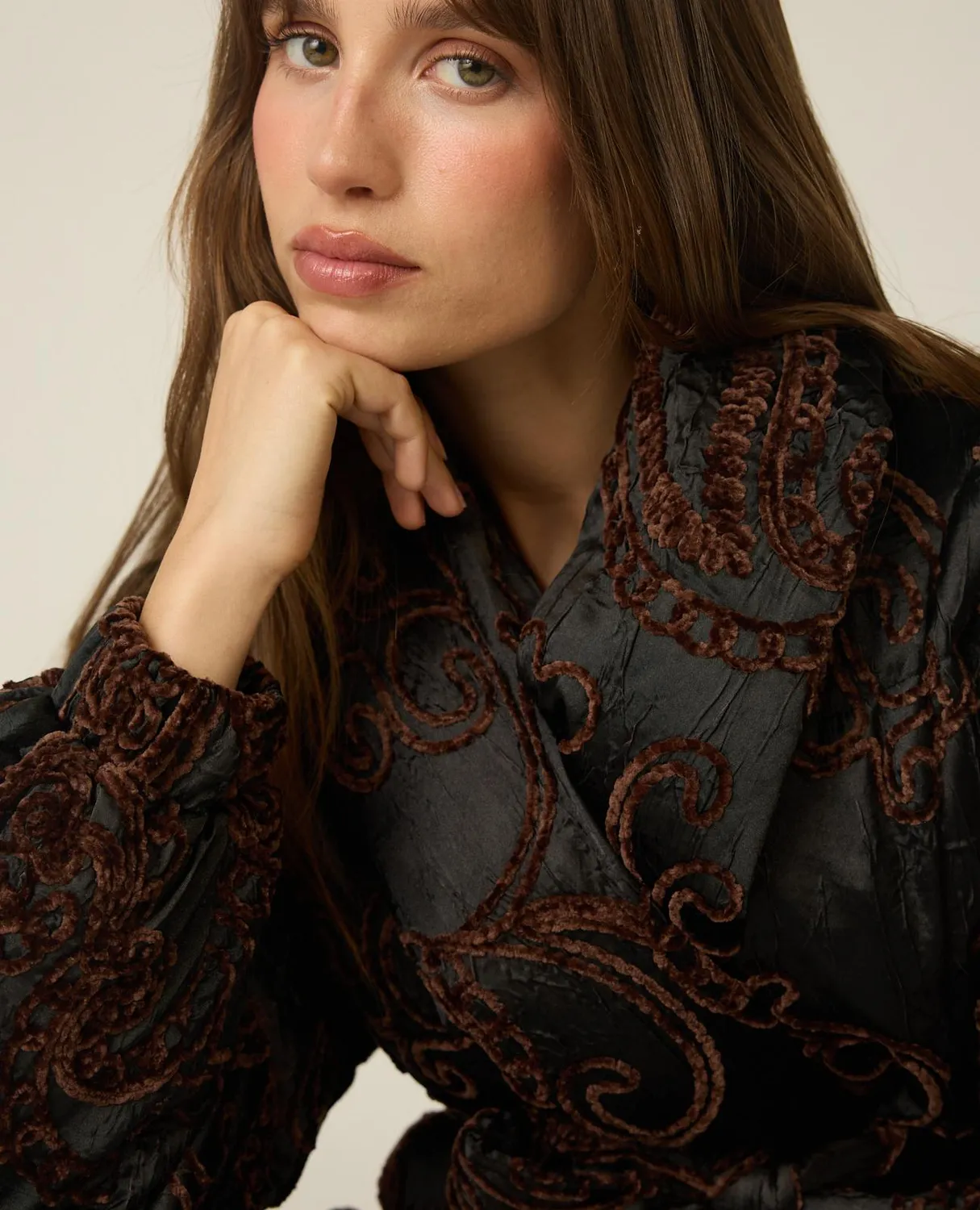 Alma en Pena I26CL1501 manteau matelassé satin noir