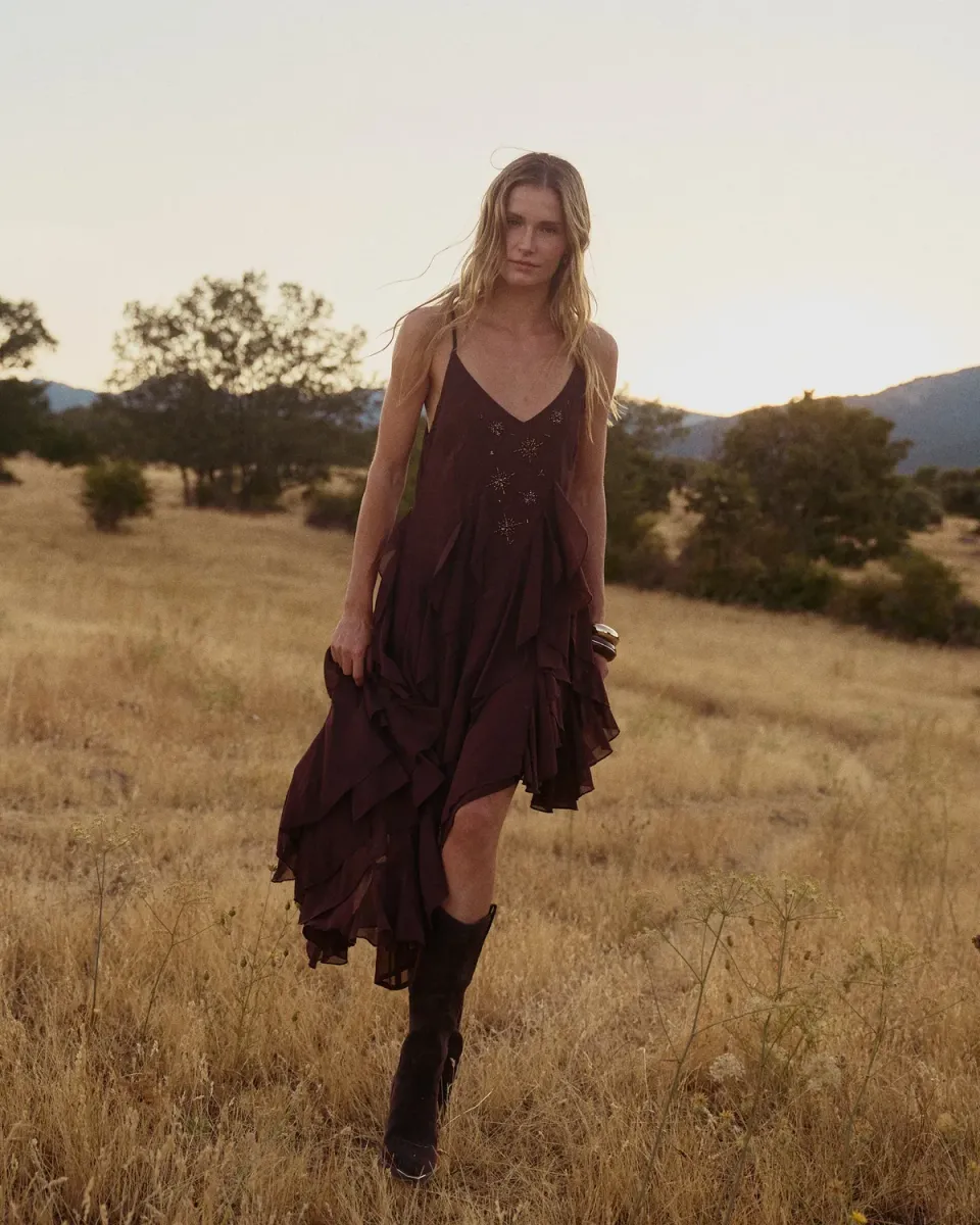 Alma en Pena I26CL0108 robe midi marron à volants