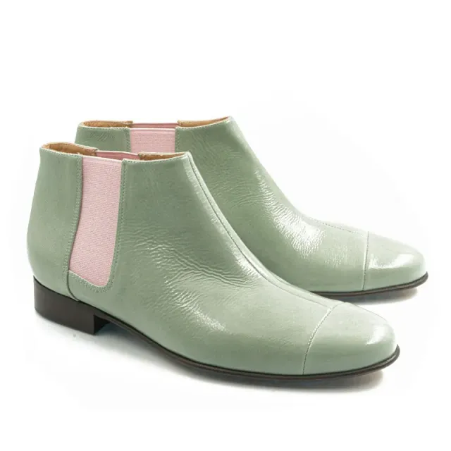Bégum Paris Lucrèce Vogue boots vernis vert amande
