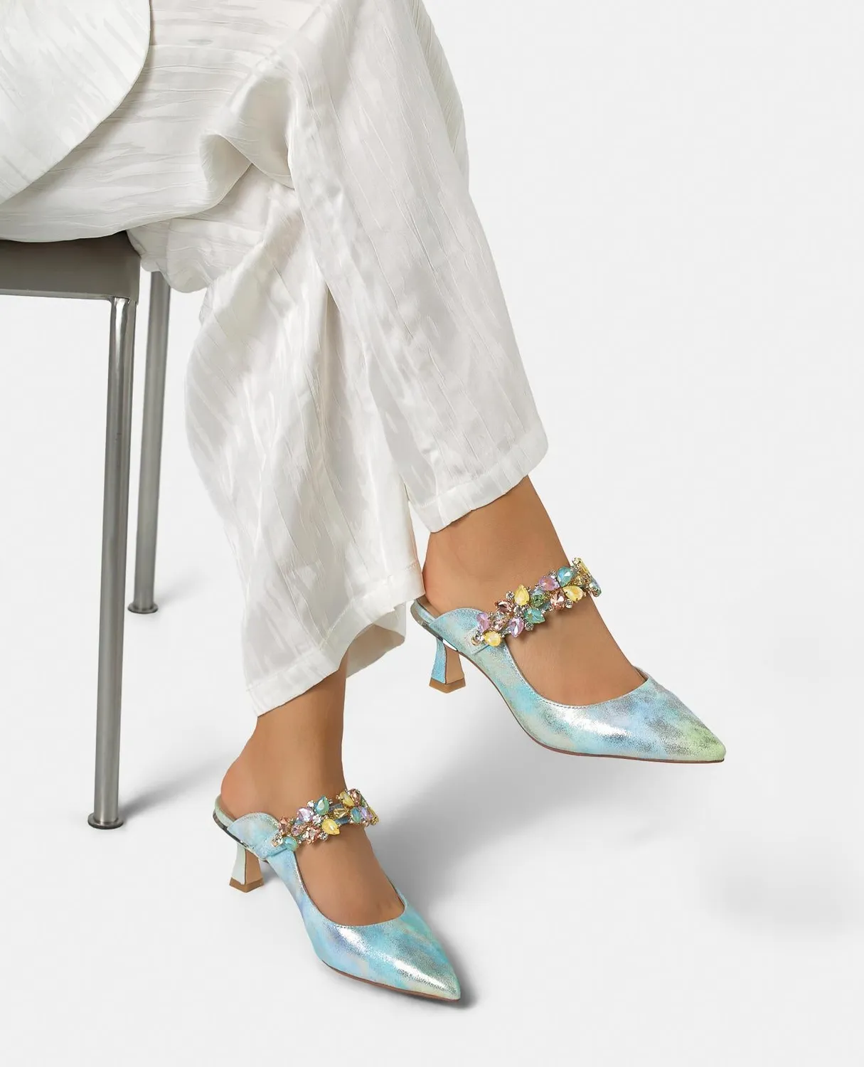 Alma en Pena V262204 mules bleu à strass