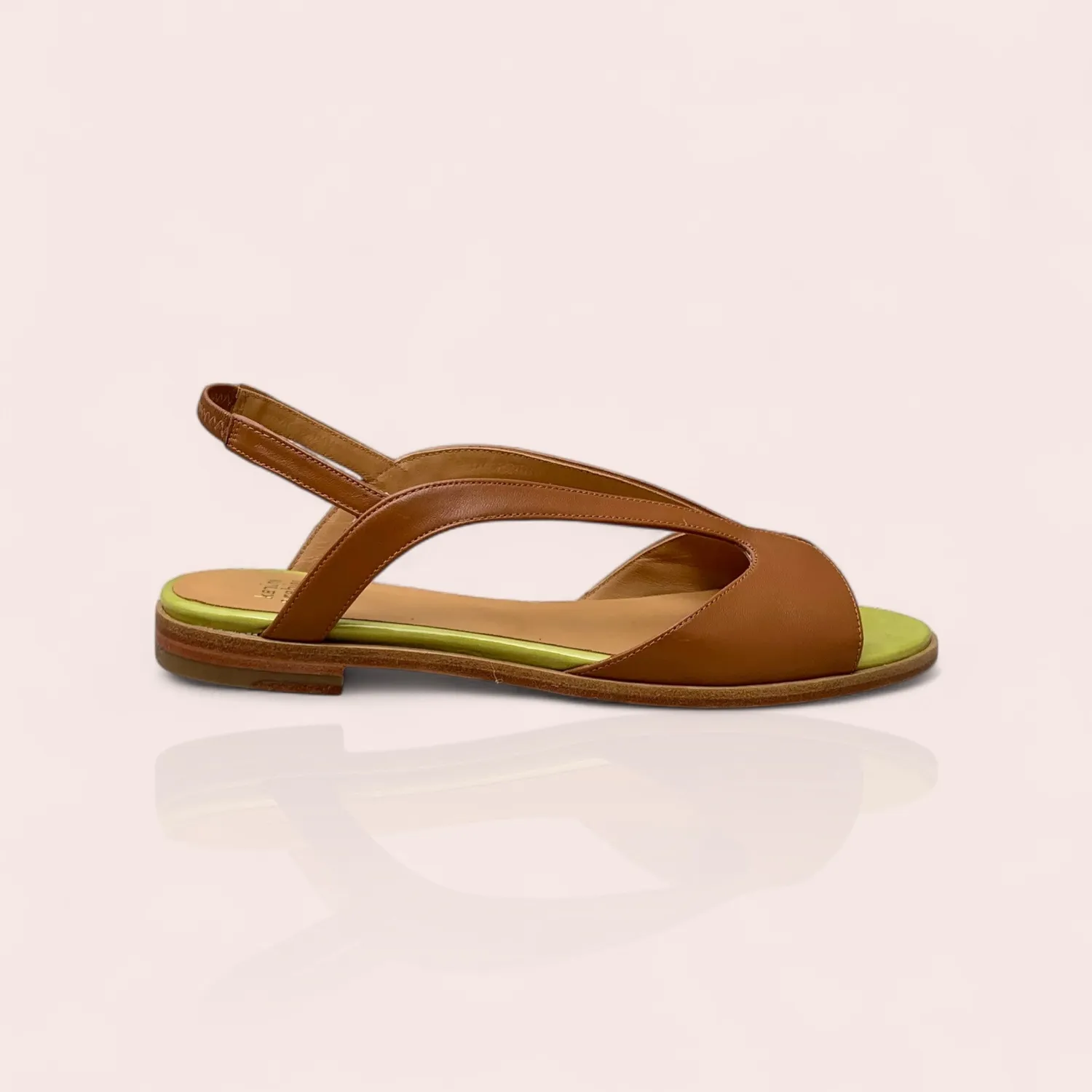 Karine Arabian YONI sandales plates cuir camel 15 mm