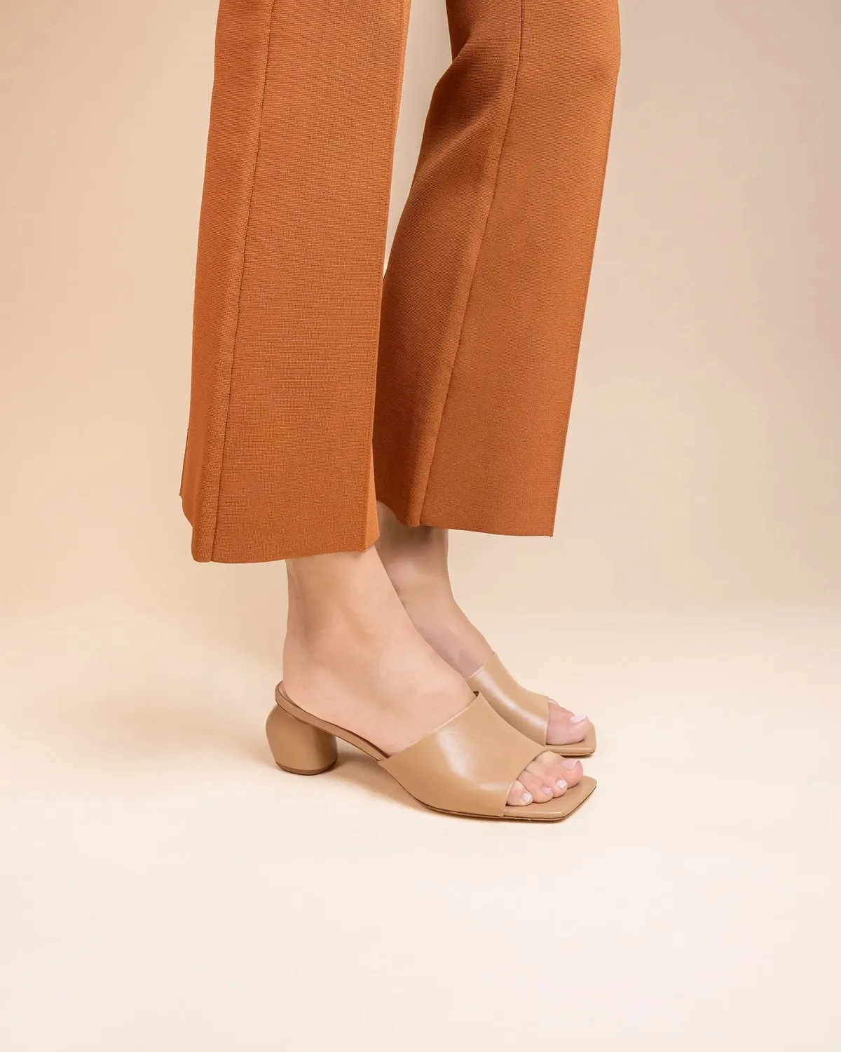 Mi/Mai Gemma Low Nude mules cuir beige talon 5cm