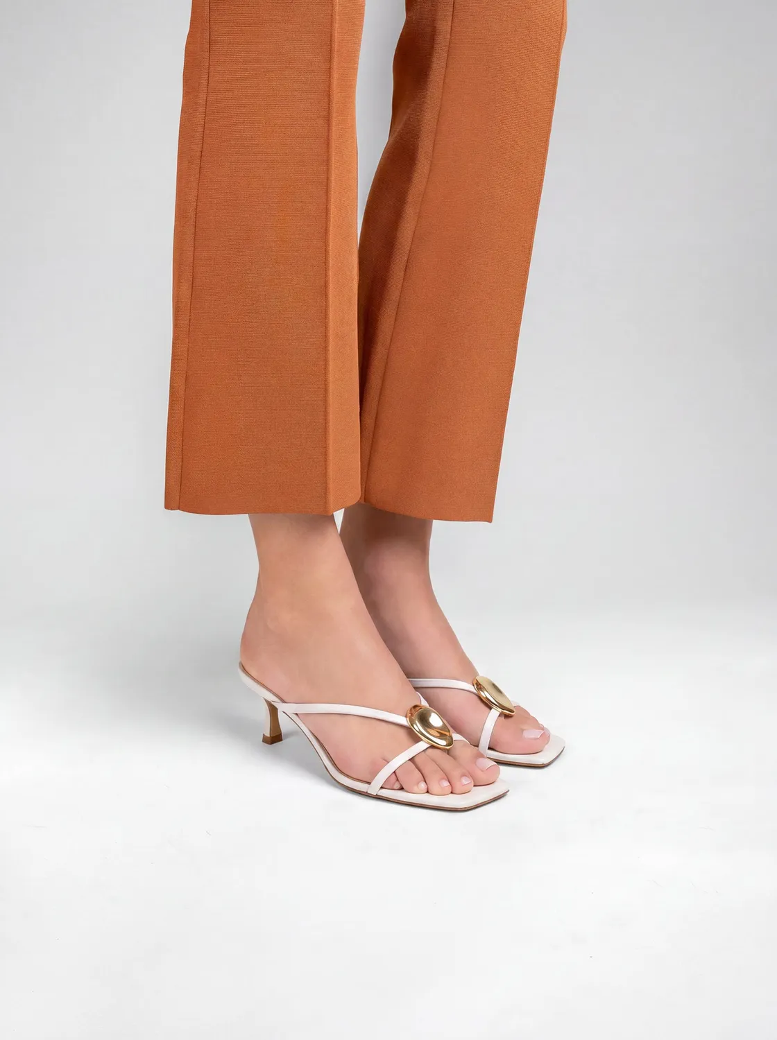 Mi/Mai Lagos White mules cuir doré talon 5,5 cm