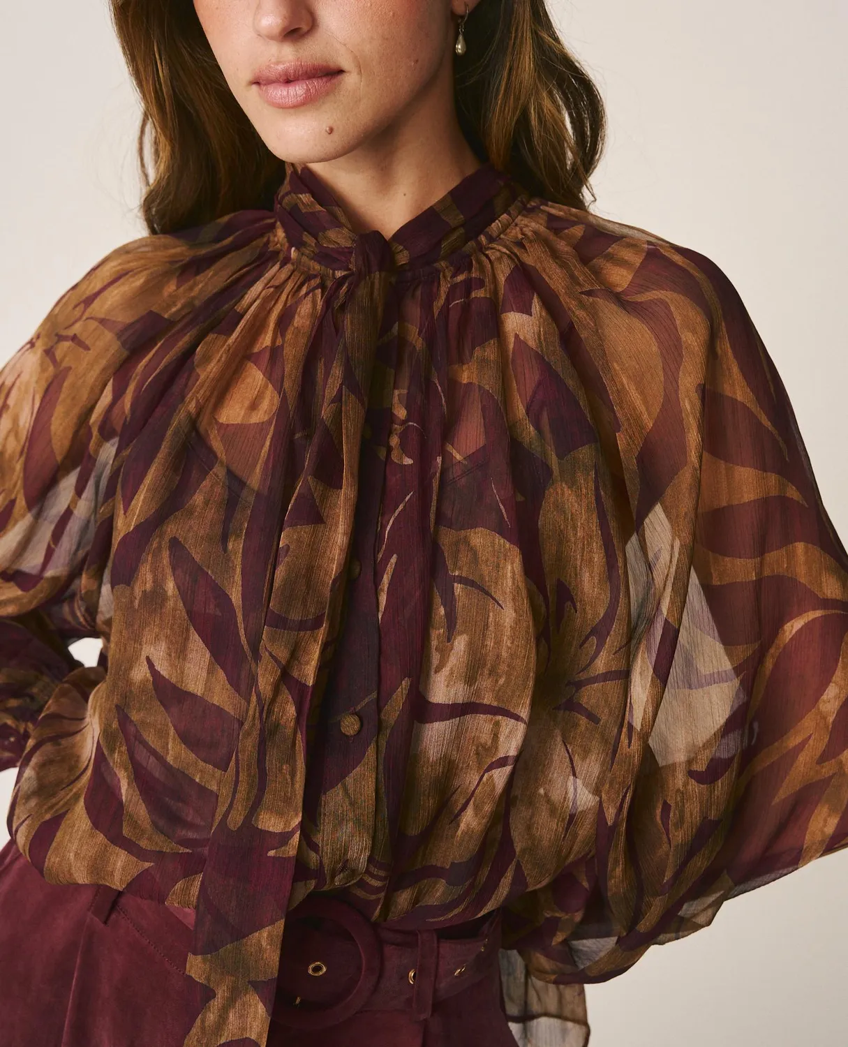 Alma en Pena I26CL0520 blouse gaze fleurie bordeaux