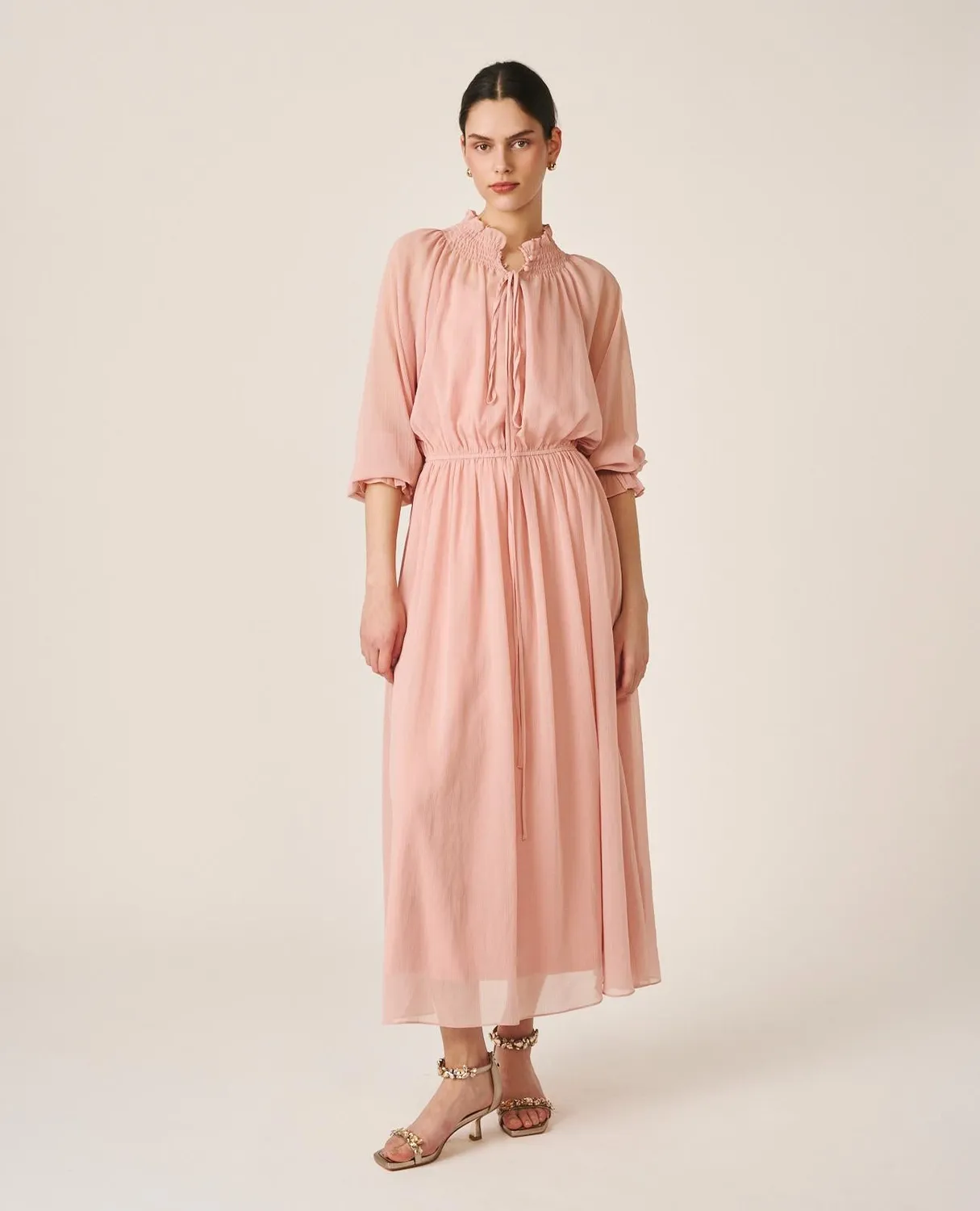 Alma en Pena V26CL0255 robe longue rose col froncé