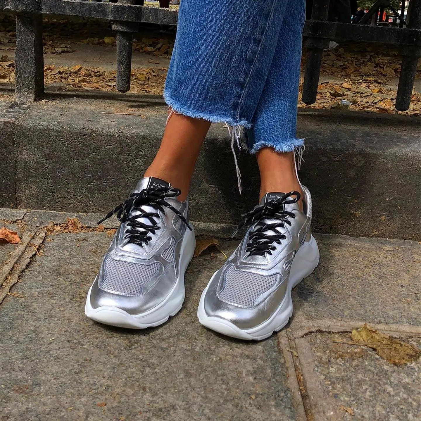 Karine Arabian Manon sneakers argent cuir résille