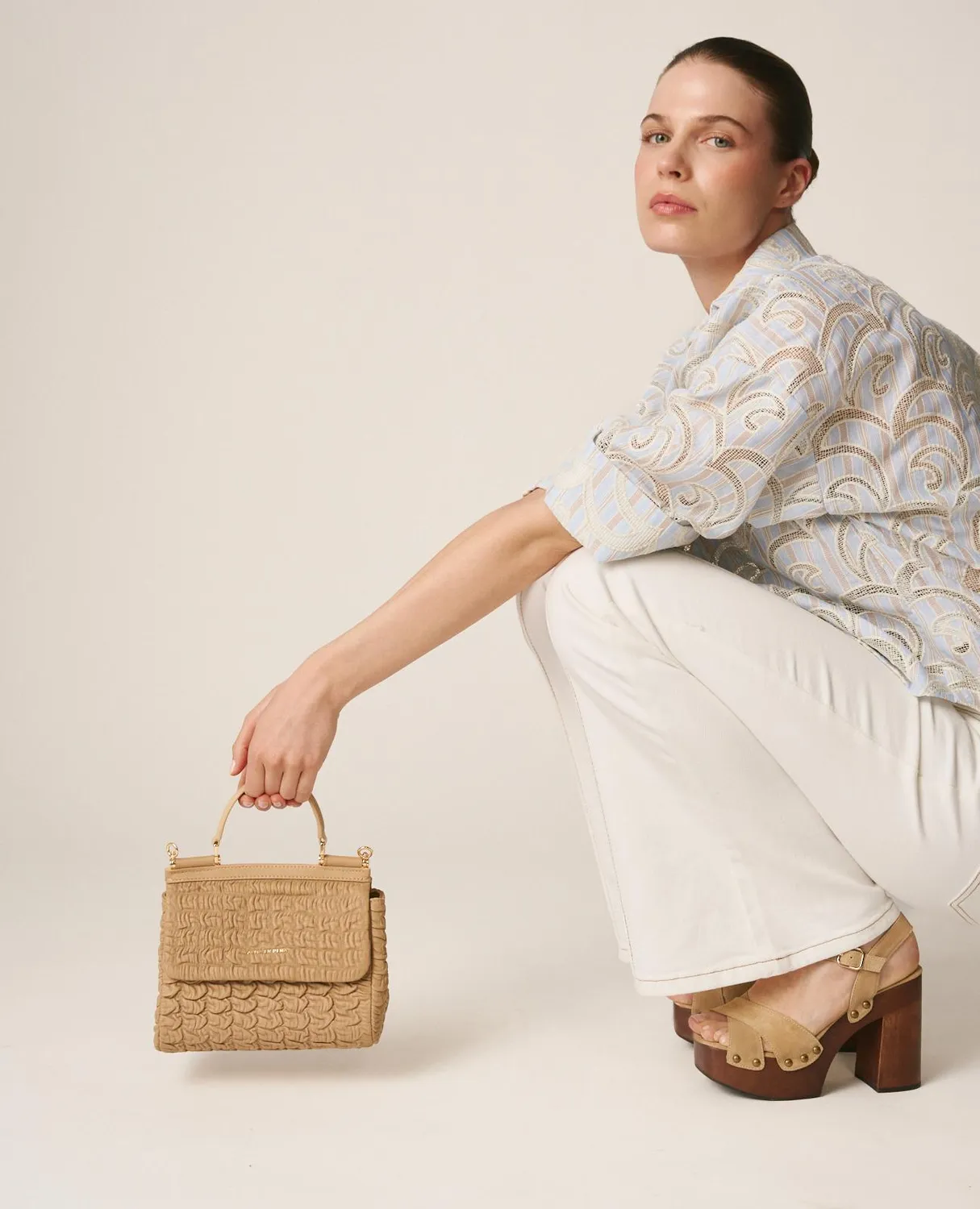Alma en Pena V26BG060 sac cuir relief arena