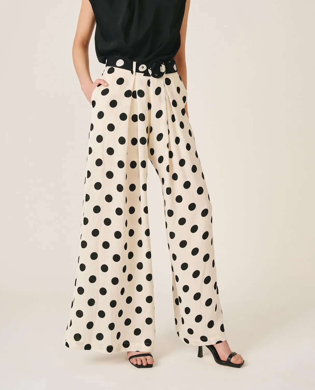 Alma en Pena V26CL1608 pantalon satin blanc à pois large
