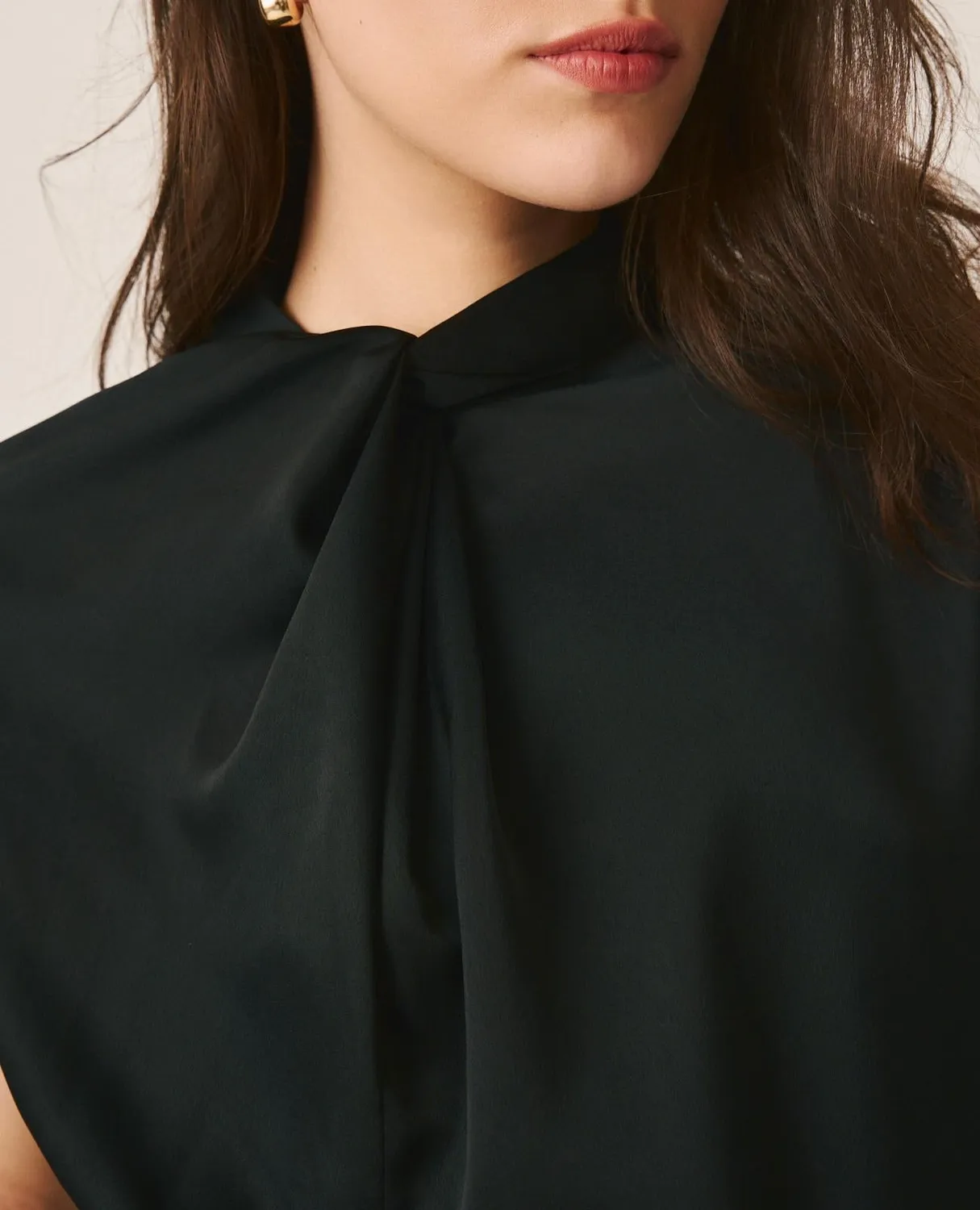 Alma en Pena V26CL0516 blouse satin noire sans manches