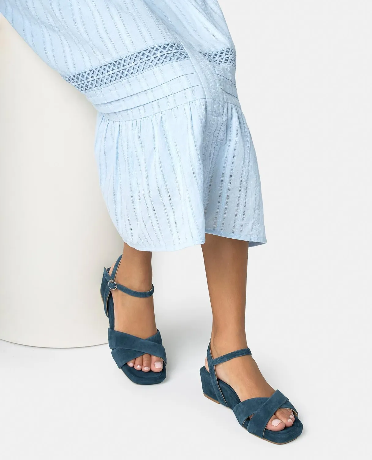 Alma en Pena V267707 sandale bleu marine cuir compensée