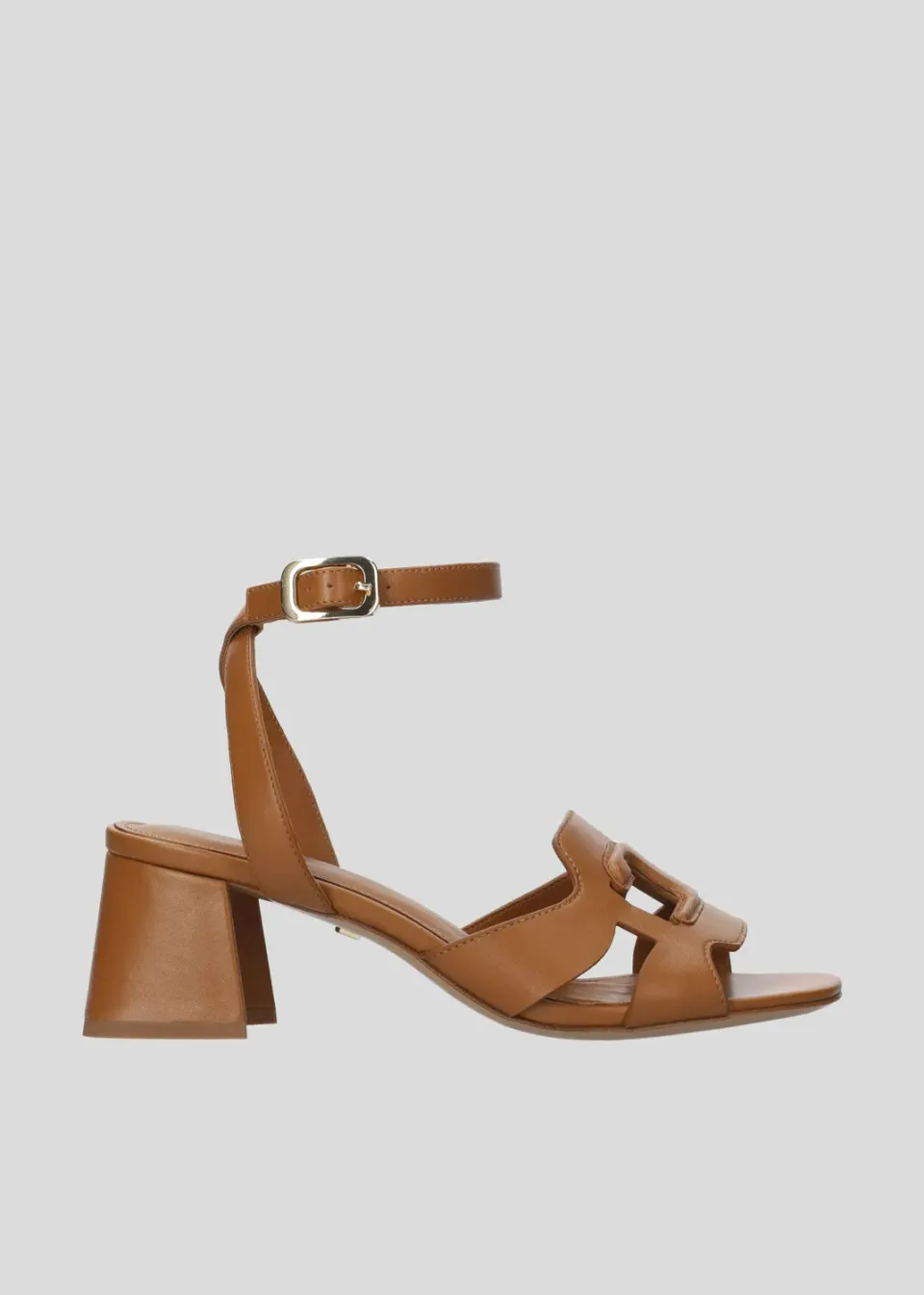 Lola Cruz Cuirine sandales camel cuero talon moyen