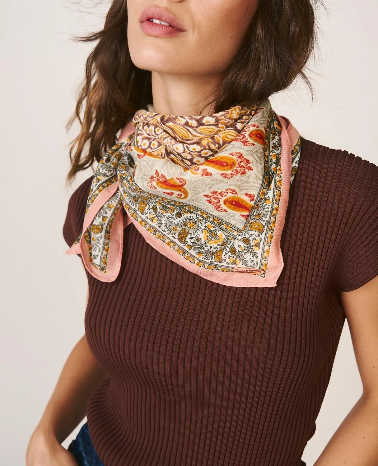 Alma en Pena I26AC005 foulard carré camel