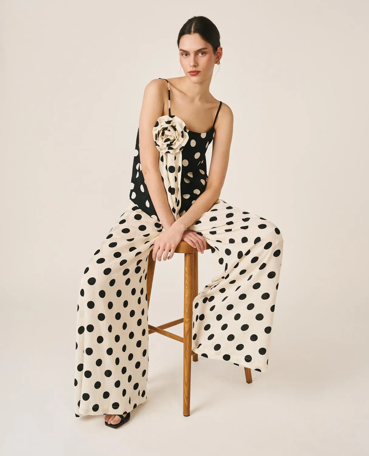 Alma en Pena V26CL1608 pantalon satin blanc à pois large