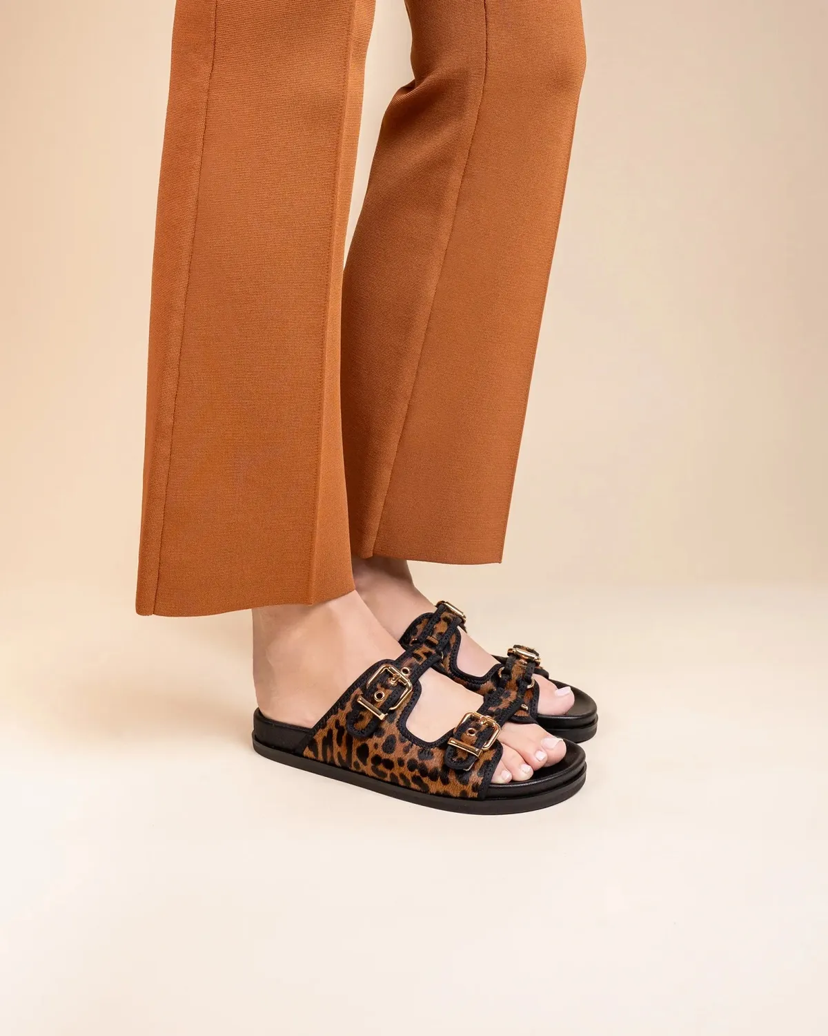 Mi/Mai Yayoi Leo mules léopard plates