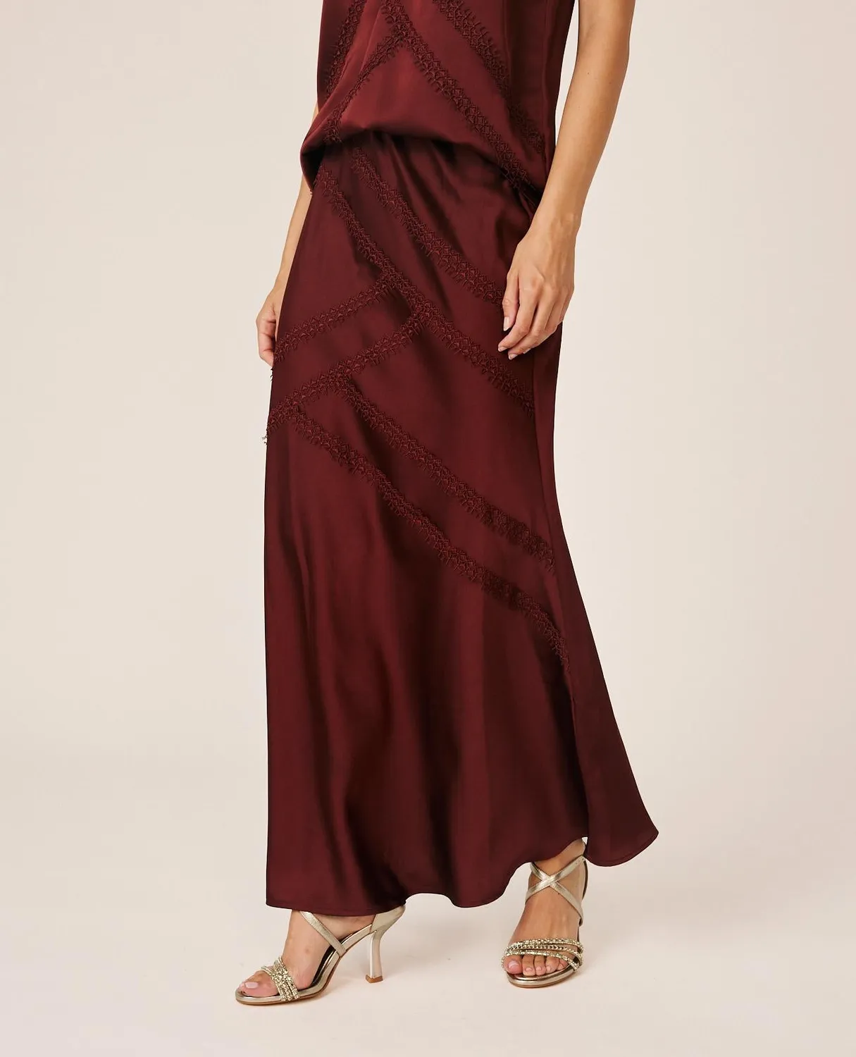 Alma en Pena I26CL1817 jupe bordeaux satin longue