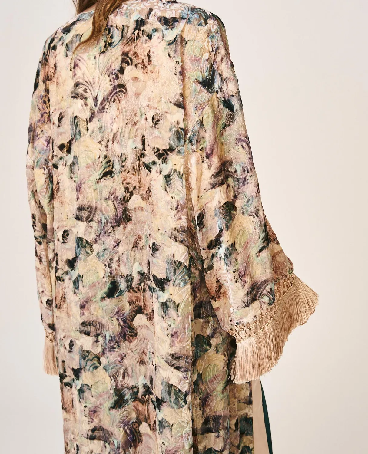 Alma en Pena I26CL1302 caftan soie rose à franges