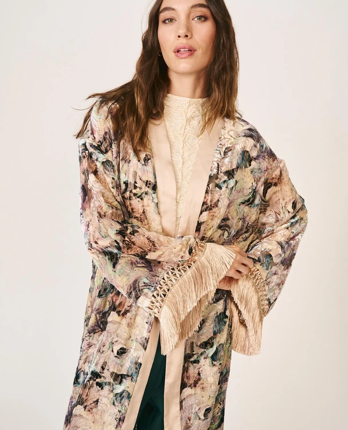 Alma en Pena I26CL1302 caftan soie rose à franges