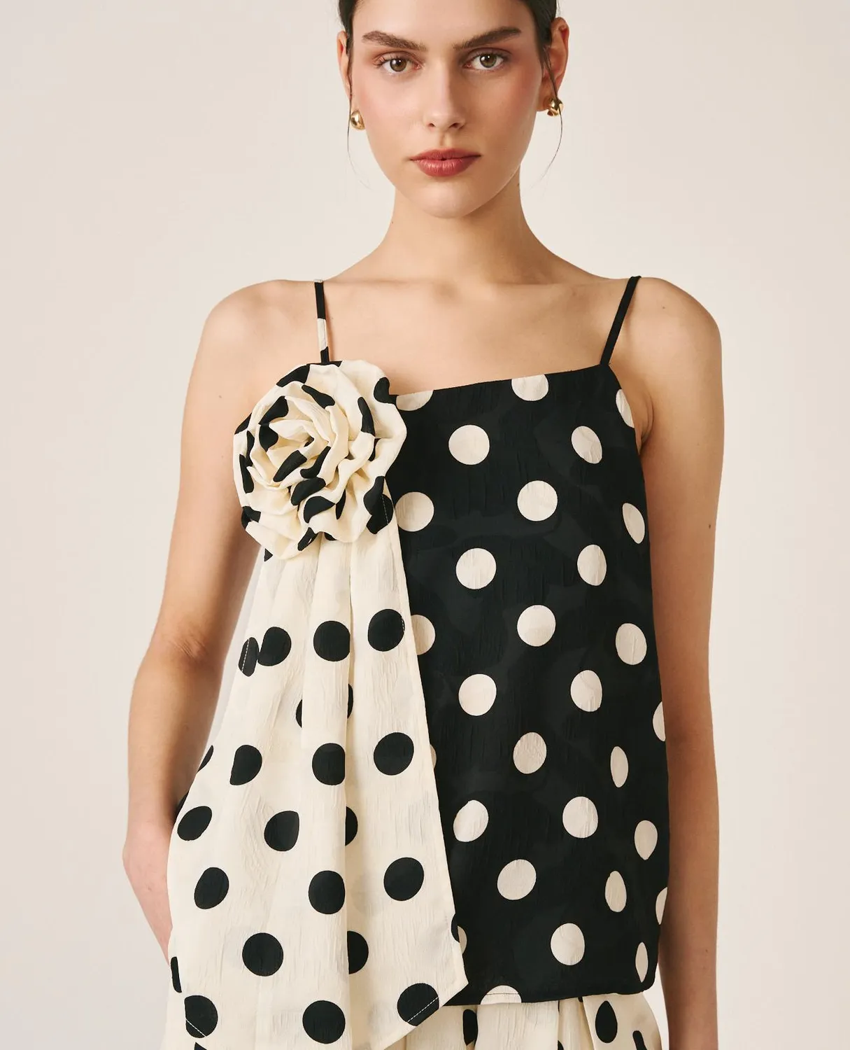 Alma en Pena V26CL0611 top satin à pois noir