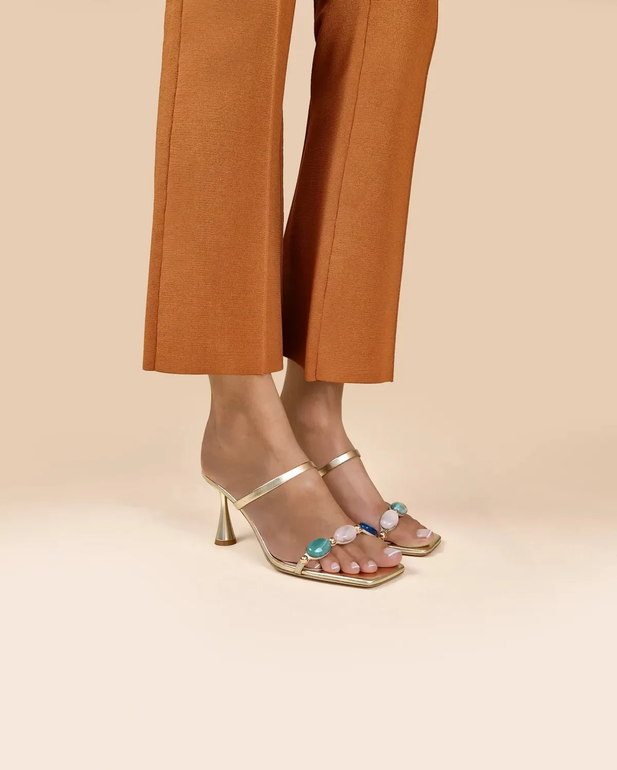 Mi/Mai Naxos Gold mules dorées cabochons talon soirée