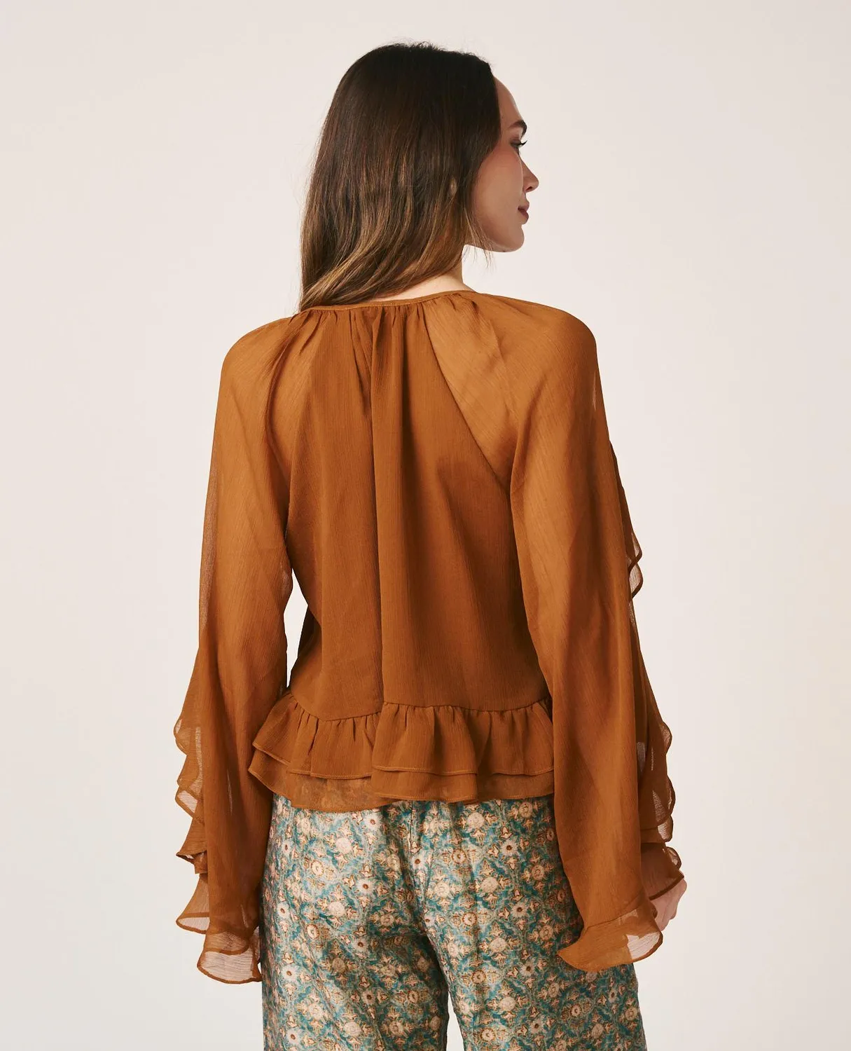 Alma en Pena V26CL0506 blouse marron à volants gaze