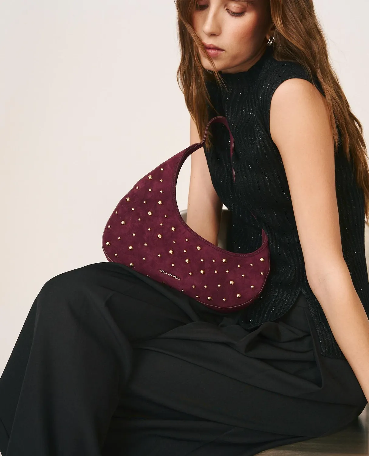 Alma en Pena BG237 sac hobo bordeaux clouté