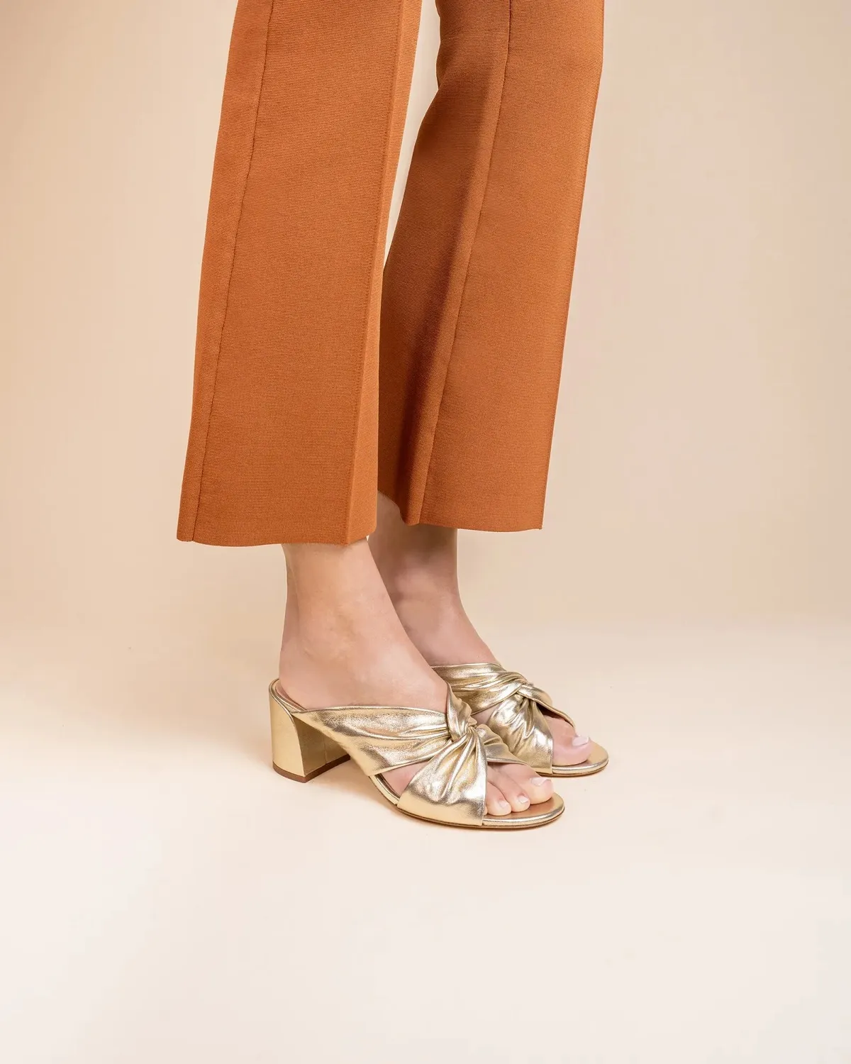 Mi/Mai Daria Gold mules dorées talon sculpté