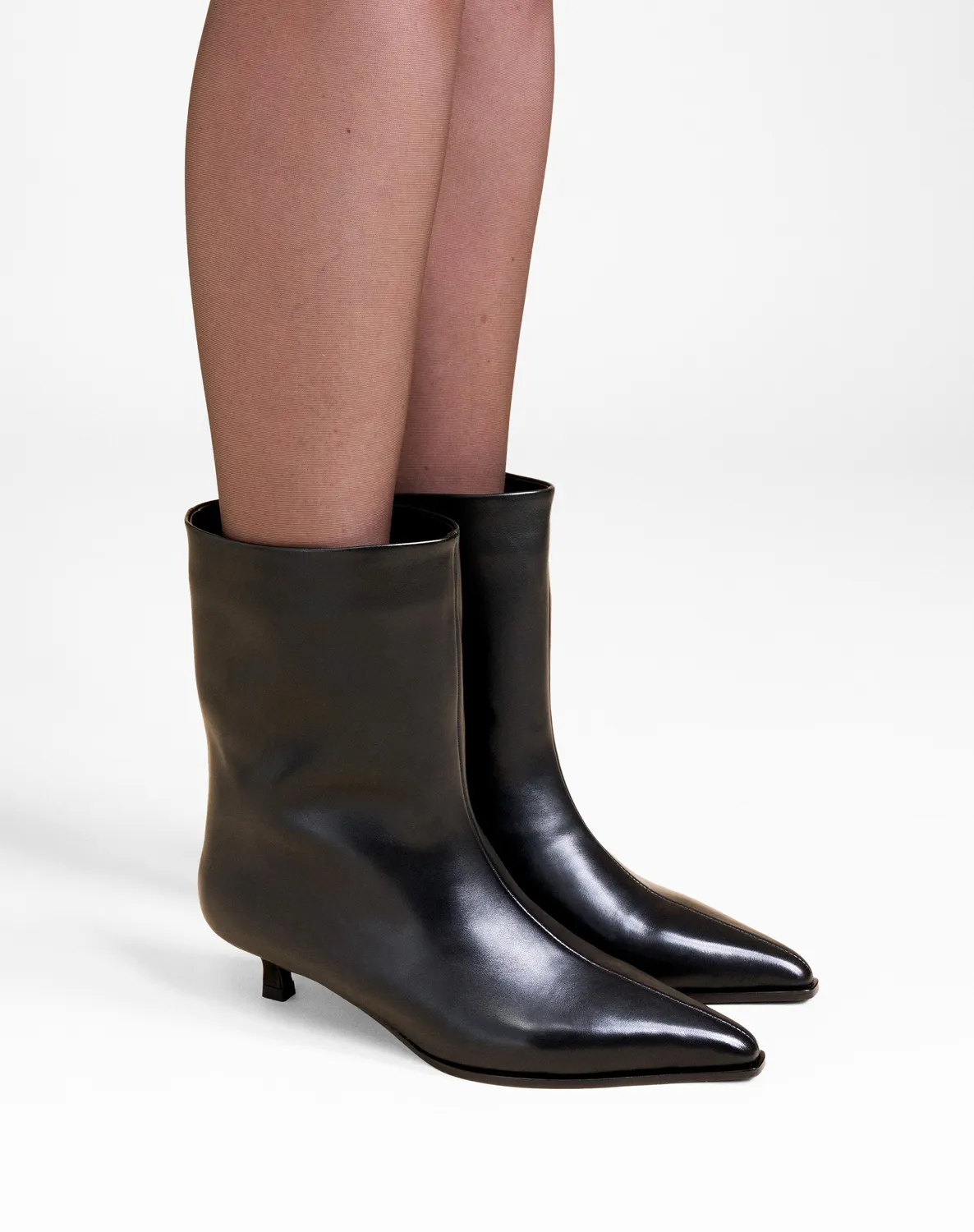 Mi/Mai Wright Black bottines petit talon pointues