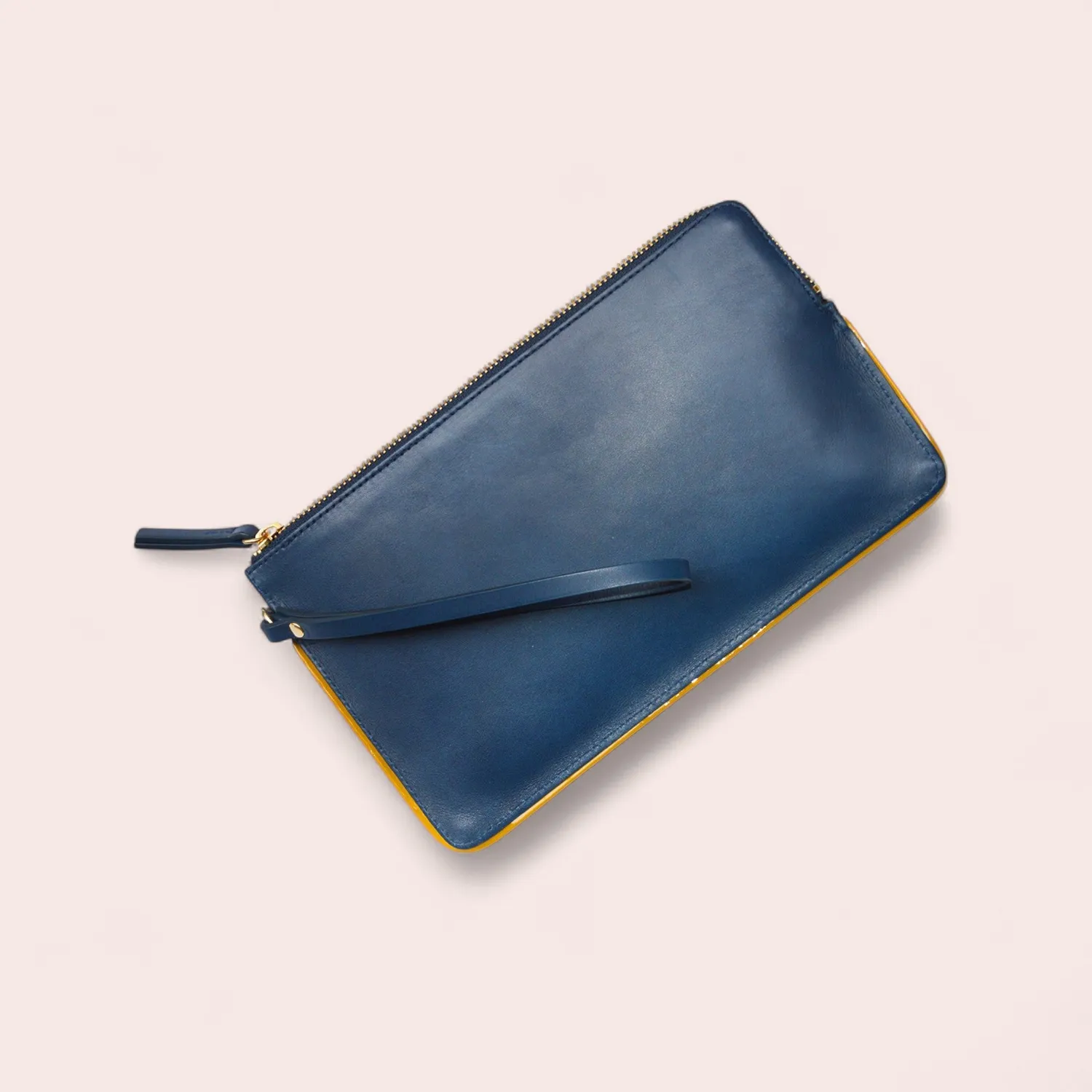 Karine Arabian Carie pochette cuir bleu 15 x 25 cm