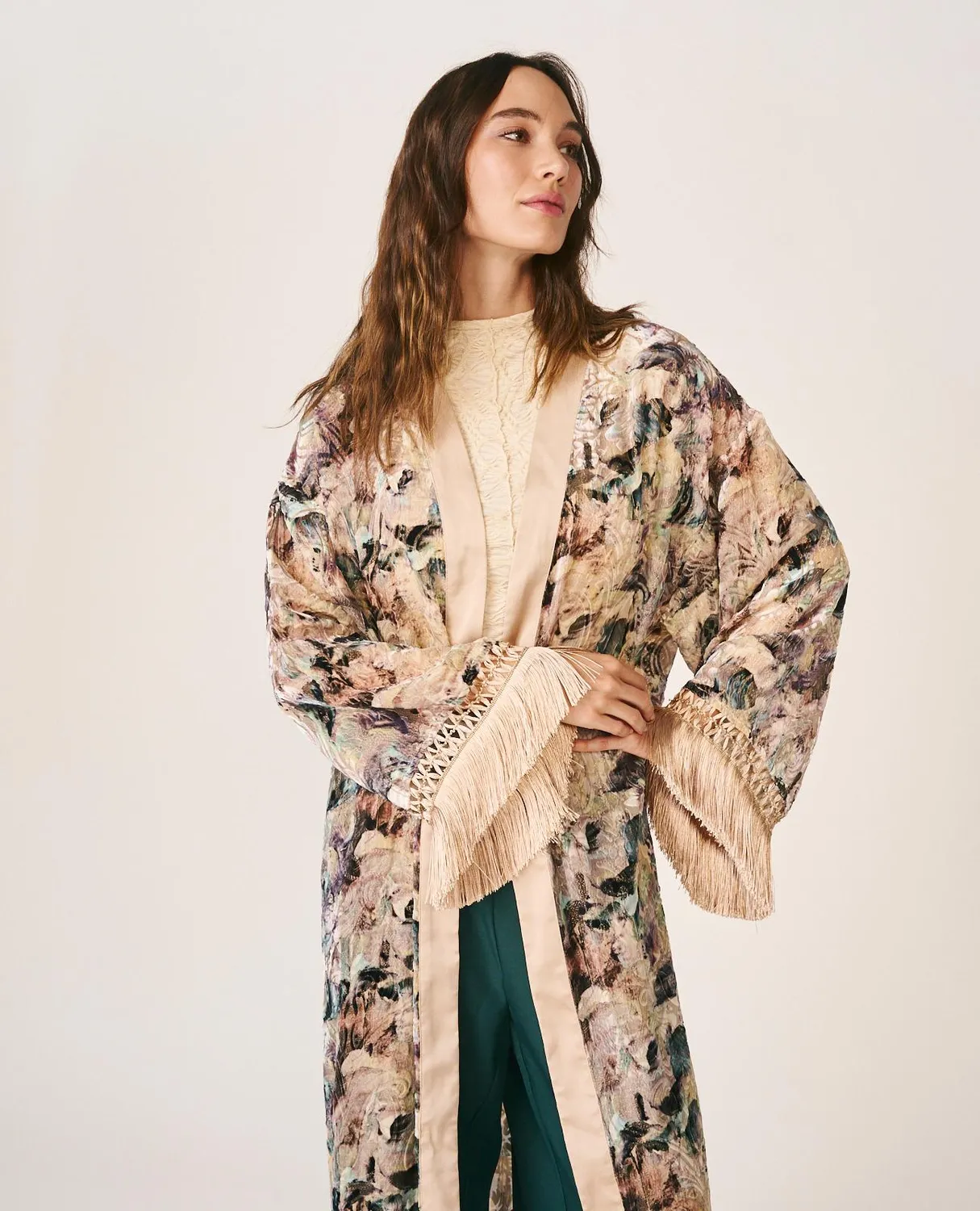 Alma en Pena I26CL1302 caftan soie rose à franges