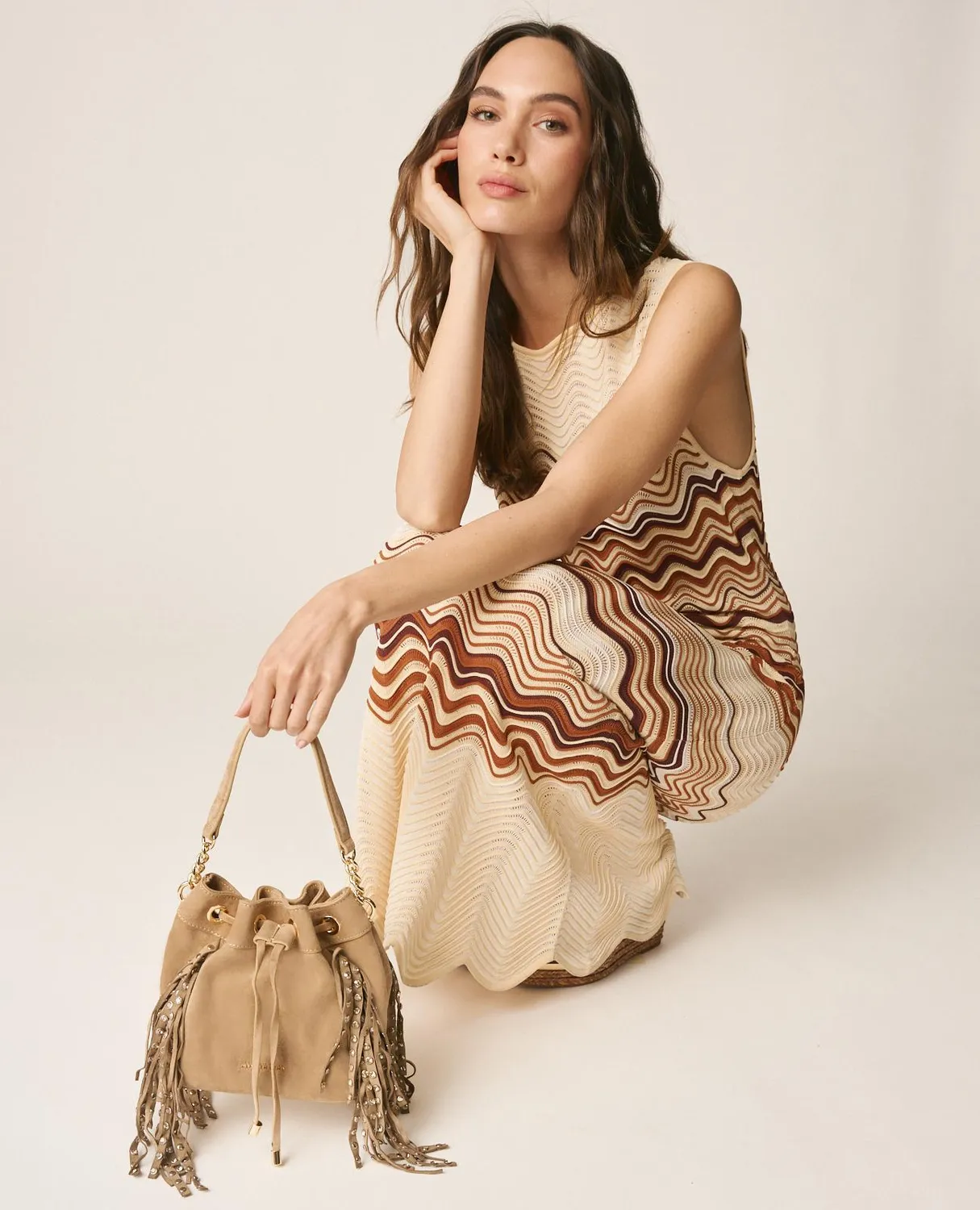 Alma en Pena V26BG065 sac seau cuir sable clouté