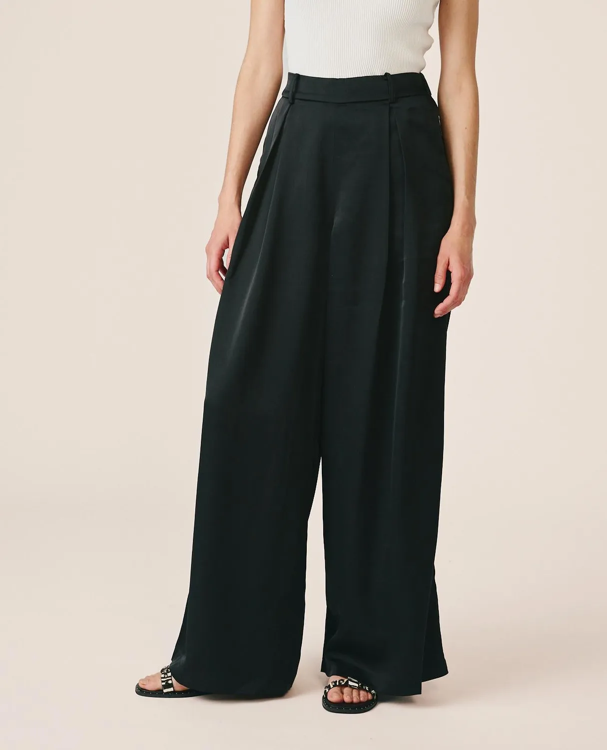 Alma en Pena V26CL1617 pantalon satiné noir taille haute
